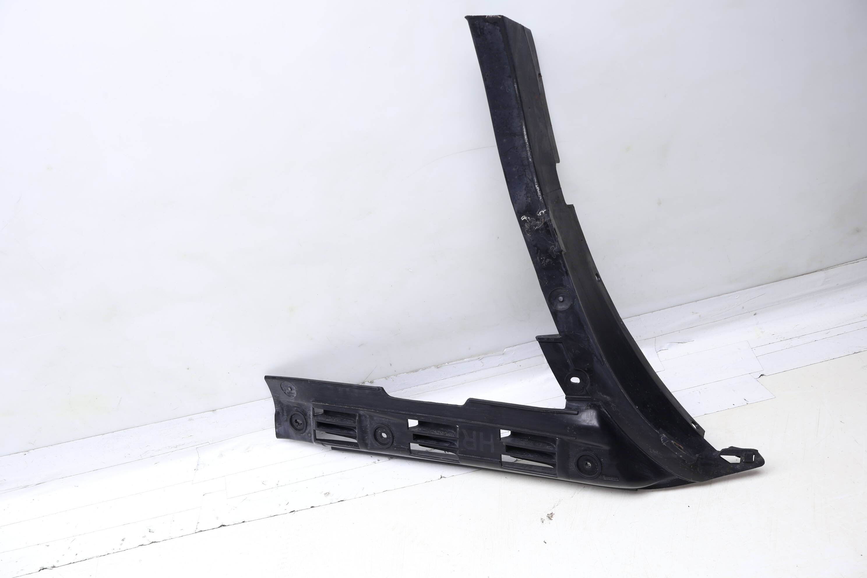 Bumper Mount / Guide Bracket 3B9807394C