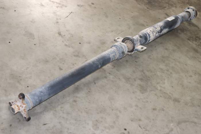 Mercedes-Benz Rear Driveshaft / Propeller Shaft 1644103402 Mercedes-Benz Rear Driveshaft / Propeller Shaft 1644103402