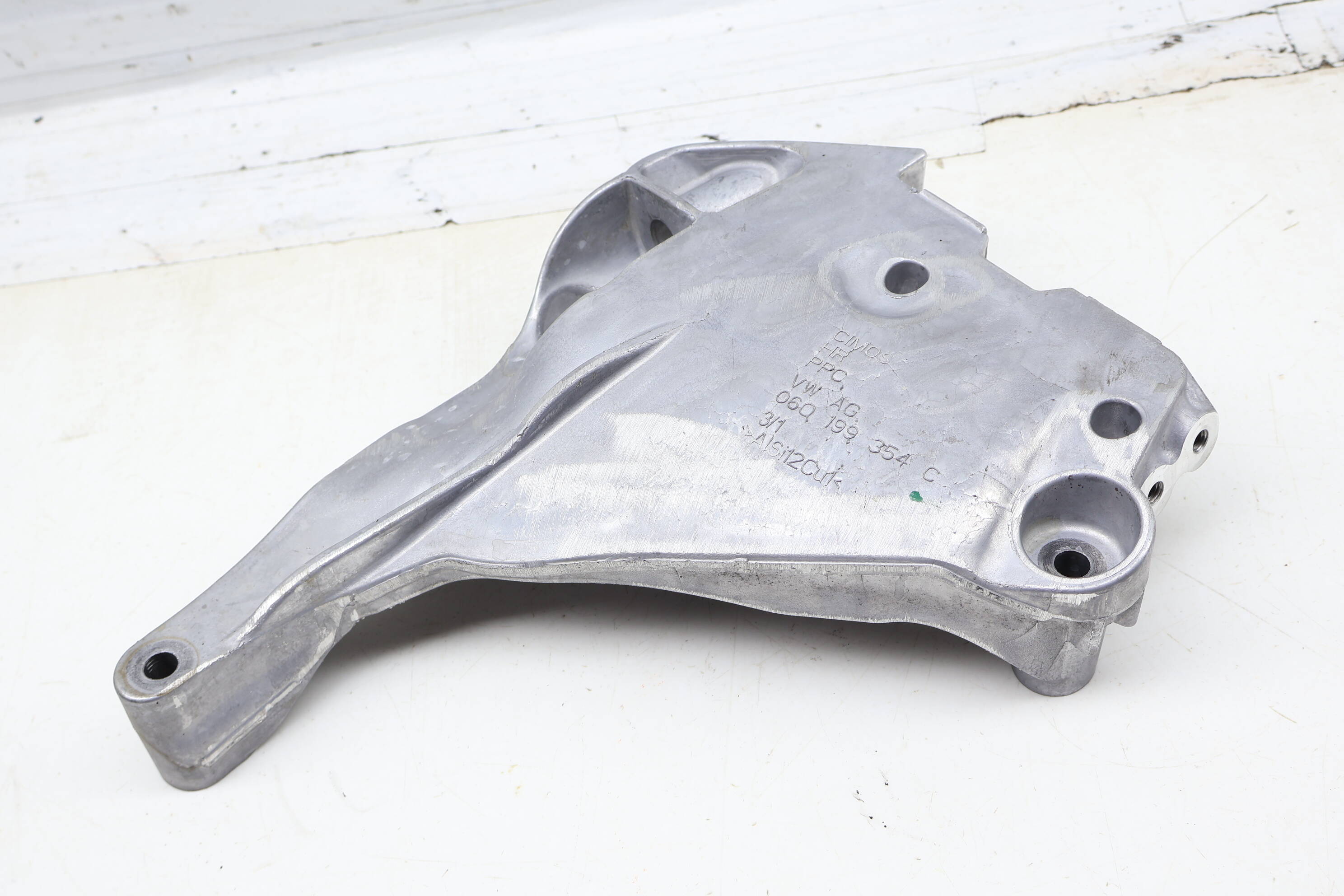 Engine Mount Bracket / Support 06Q199354C