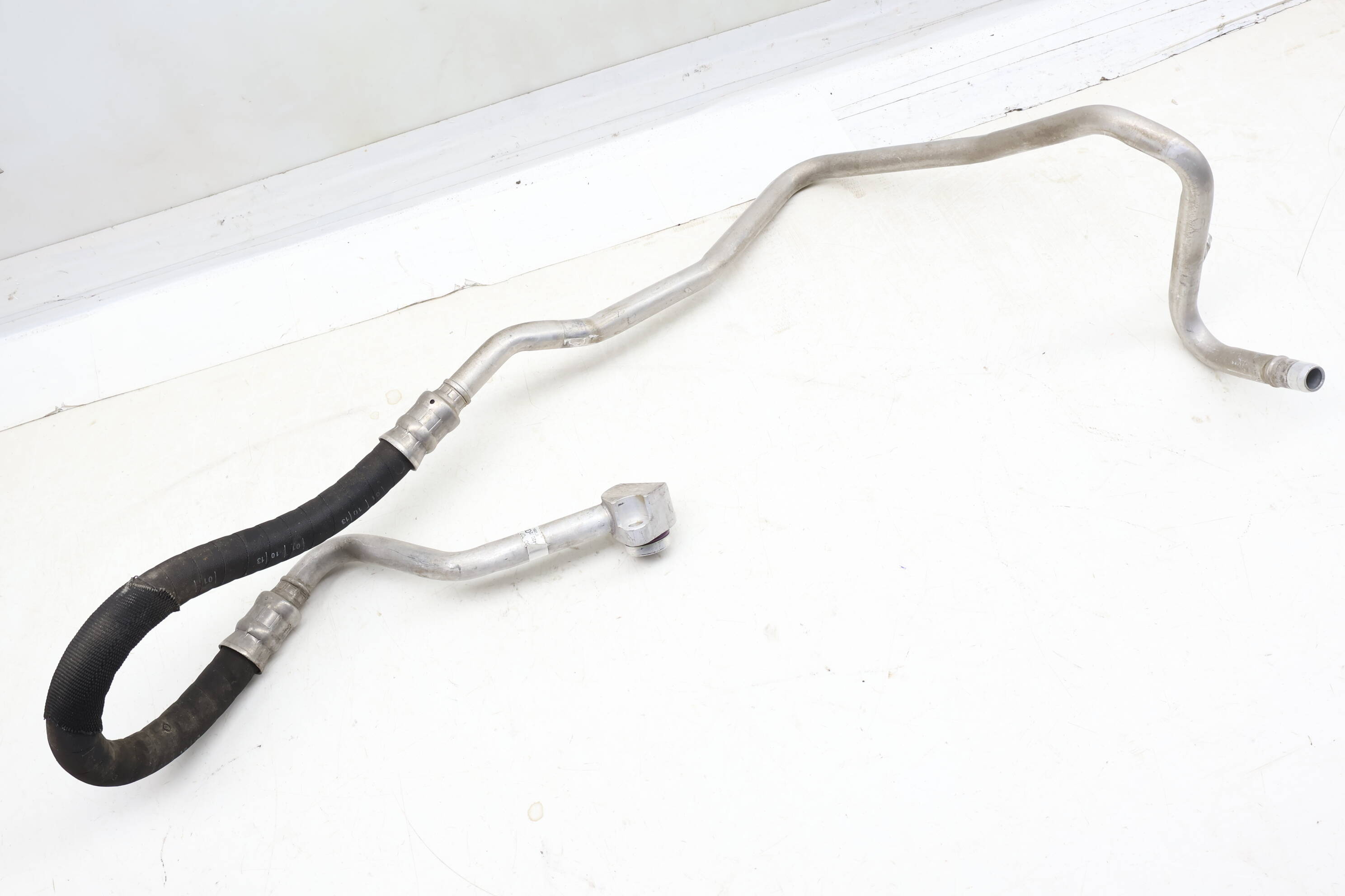 Ac Hose / Line / Pipe 8R0260707AD