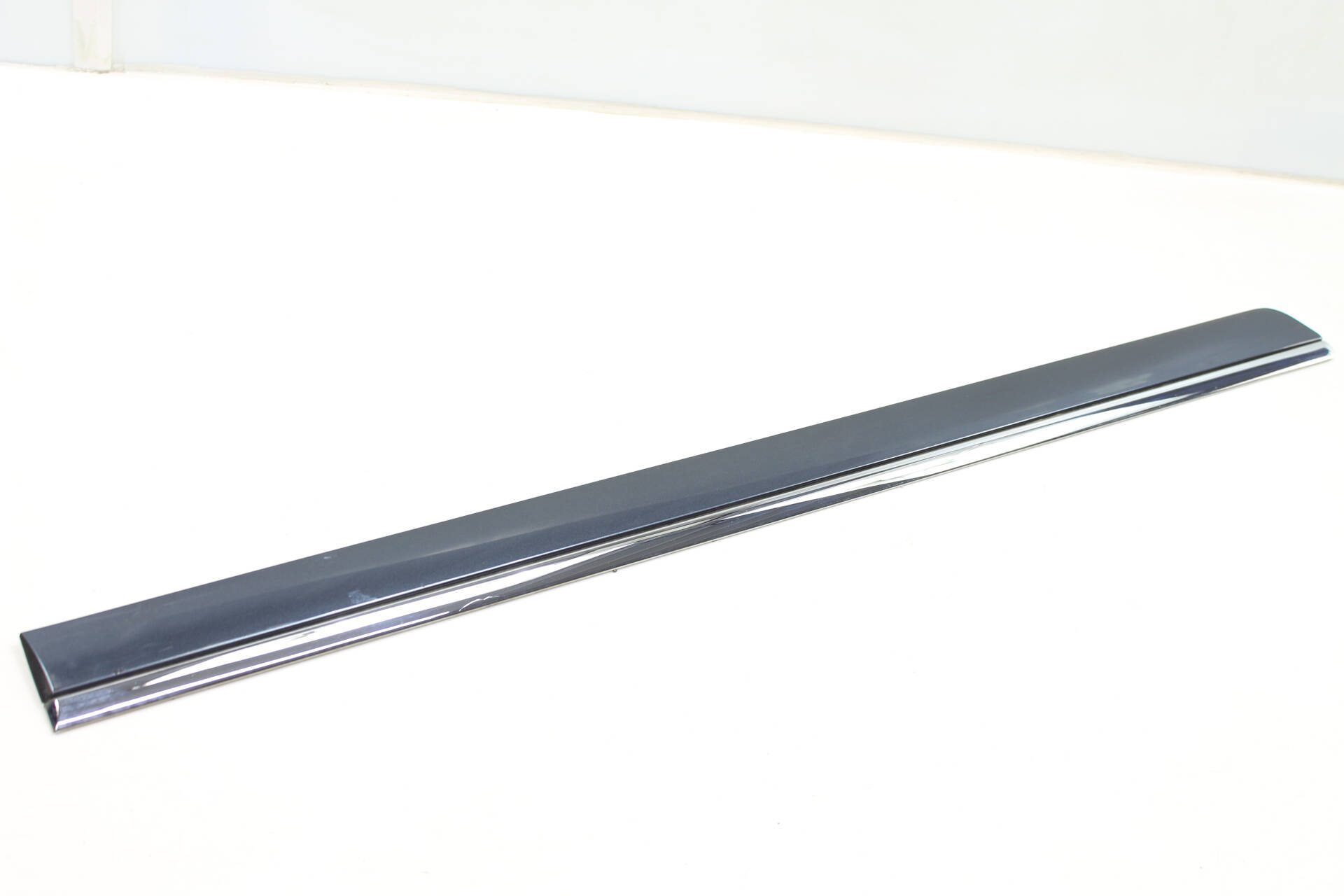 Center Door Molding / Trim 4E4853964D