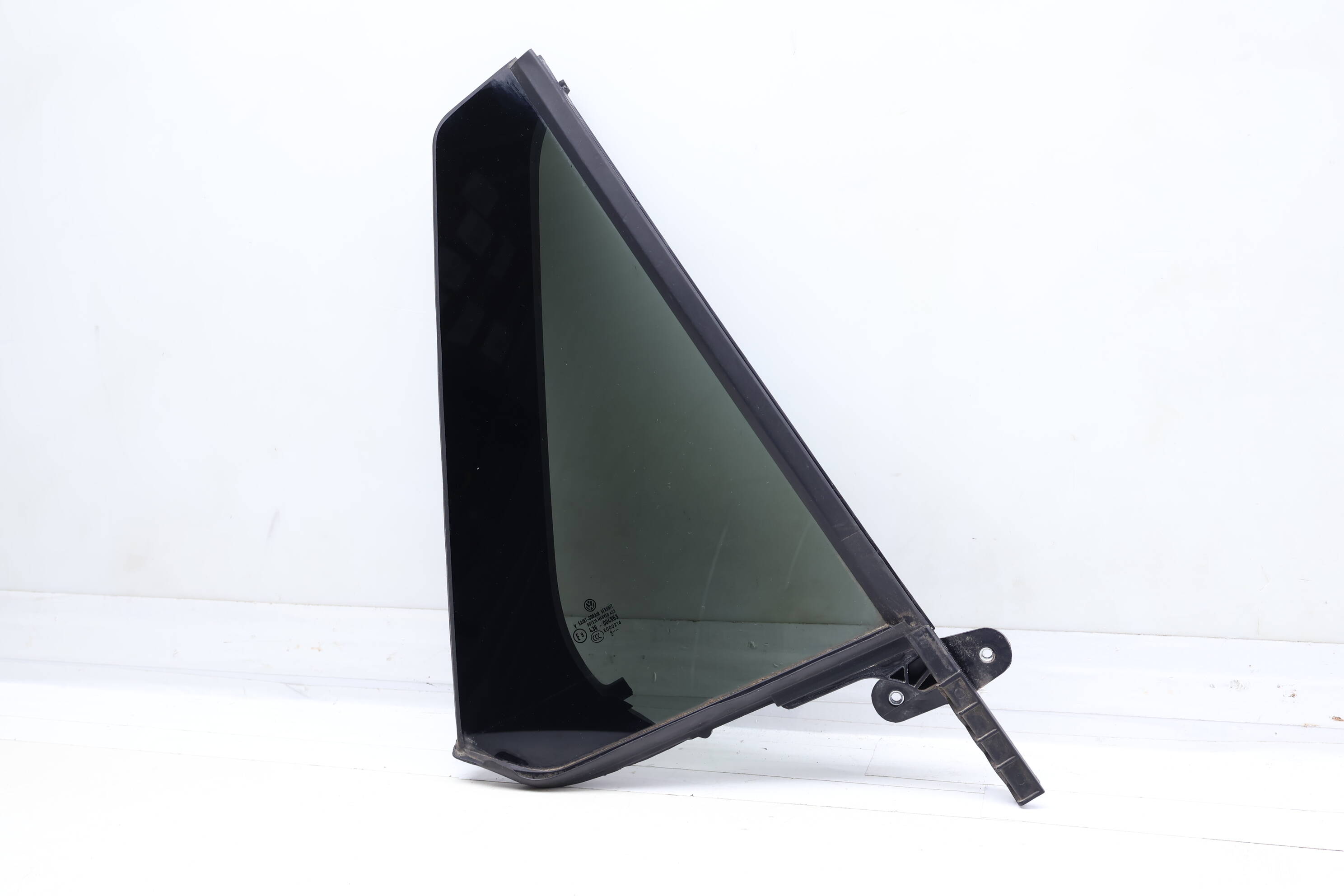 Side Quarter Window Glass 3CM845214