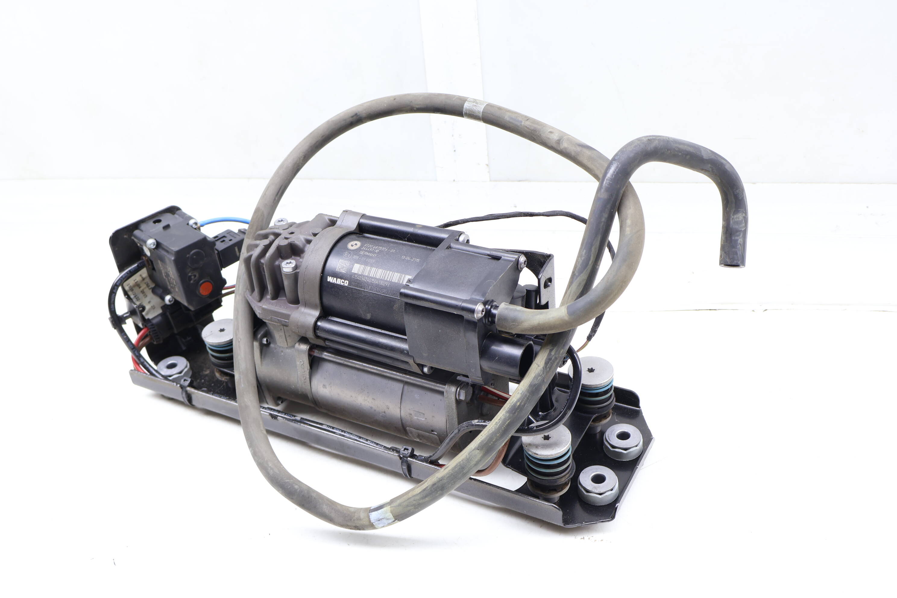 Air Suspension Compressor / Pump 37206875176