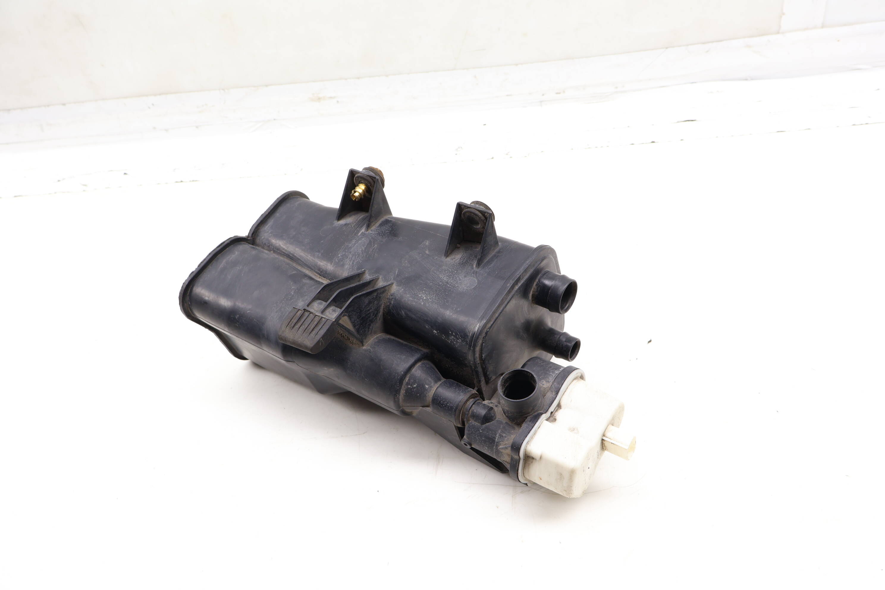 Fuel Evap Charcoal Canister 16136765741