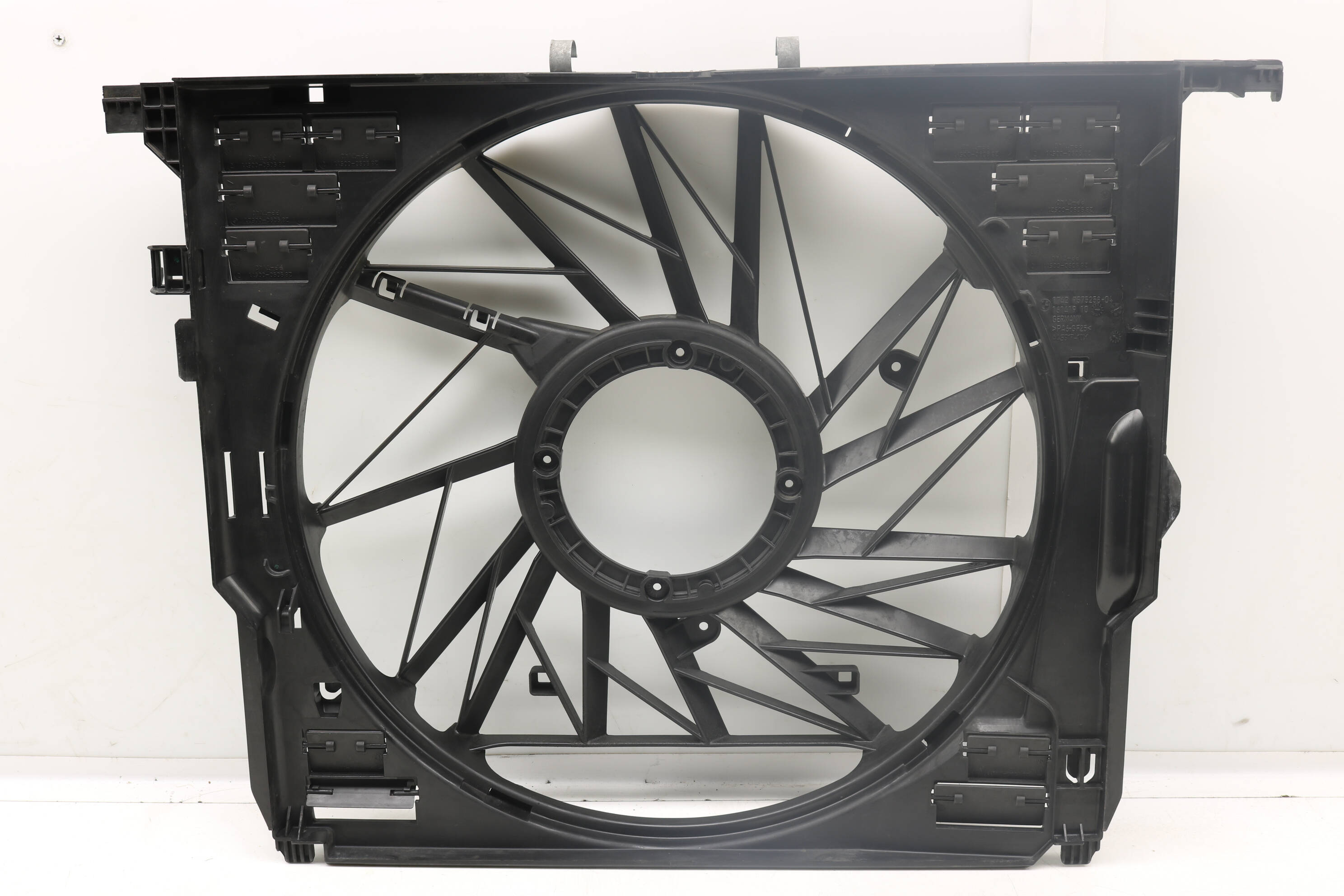 Radiator Electric Cooling Fan Housing 17117575258