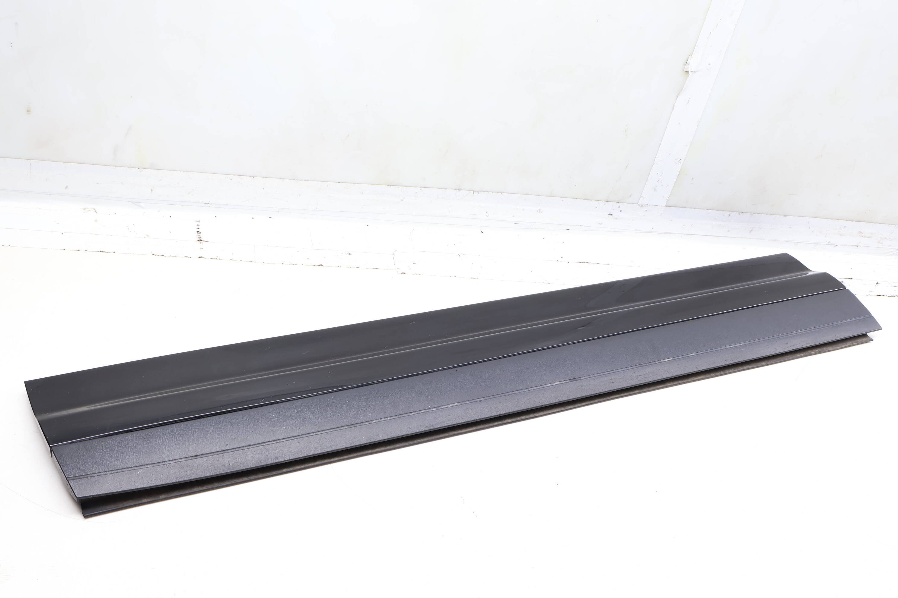 Lower Door Molding / Blade 7P5837787Q 95855978704