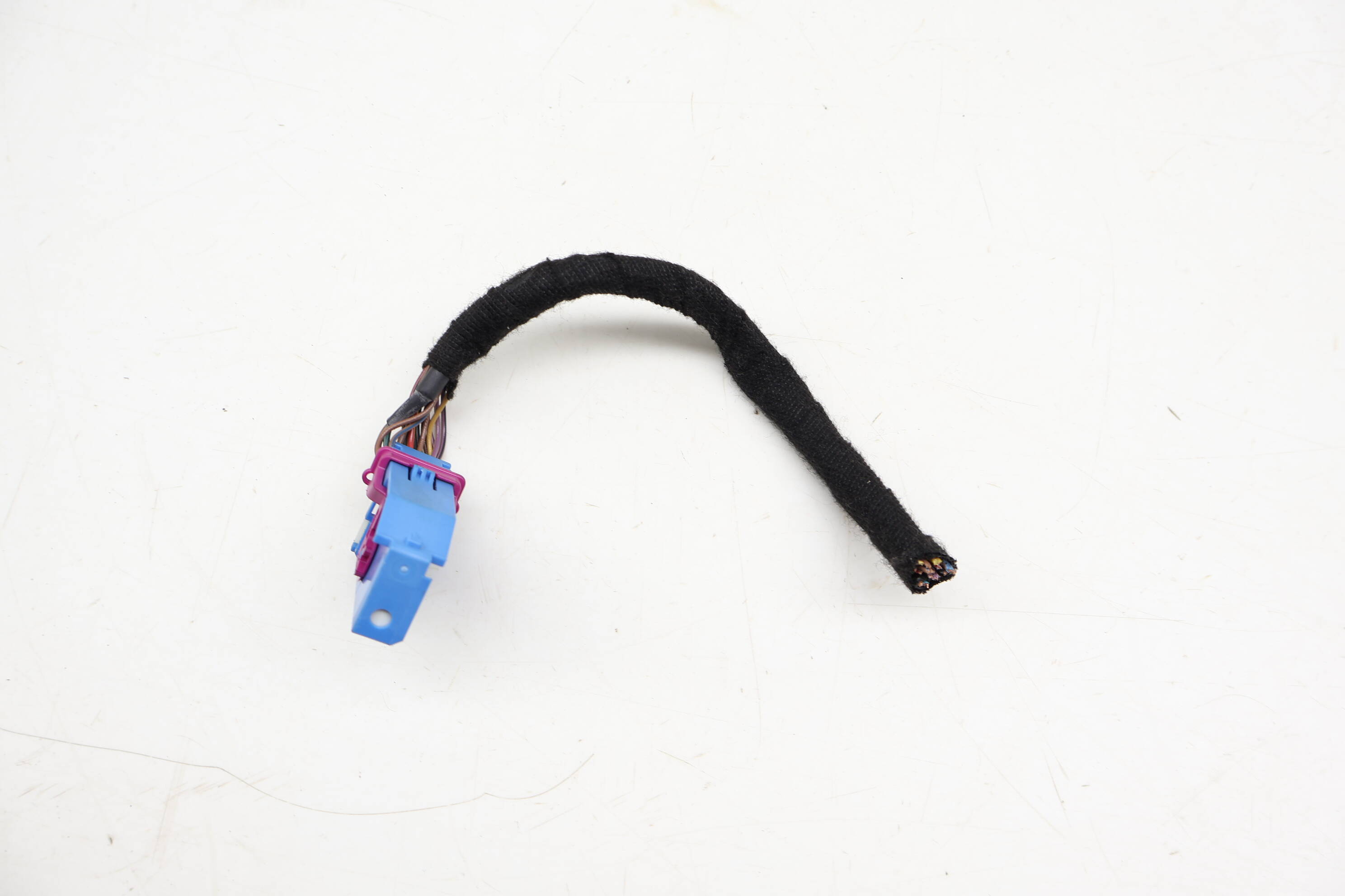 Instrument Cluster Wiring Connector / Pigtail (32-Pin) 1J0972977D