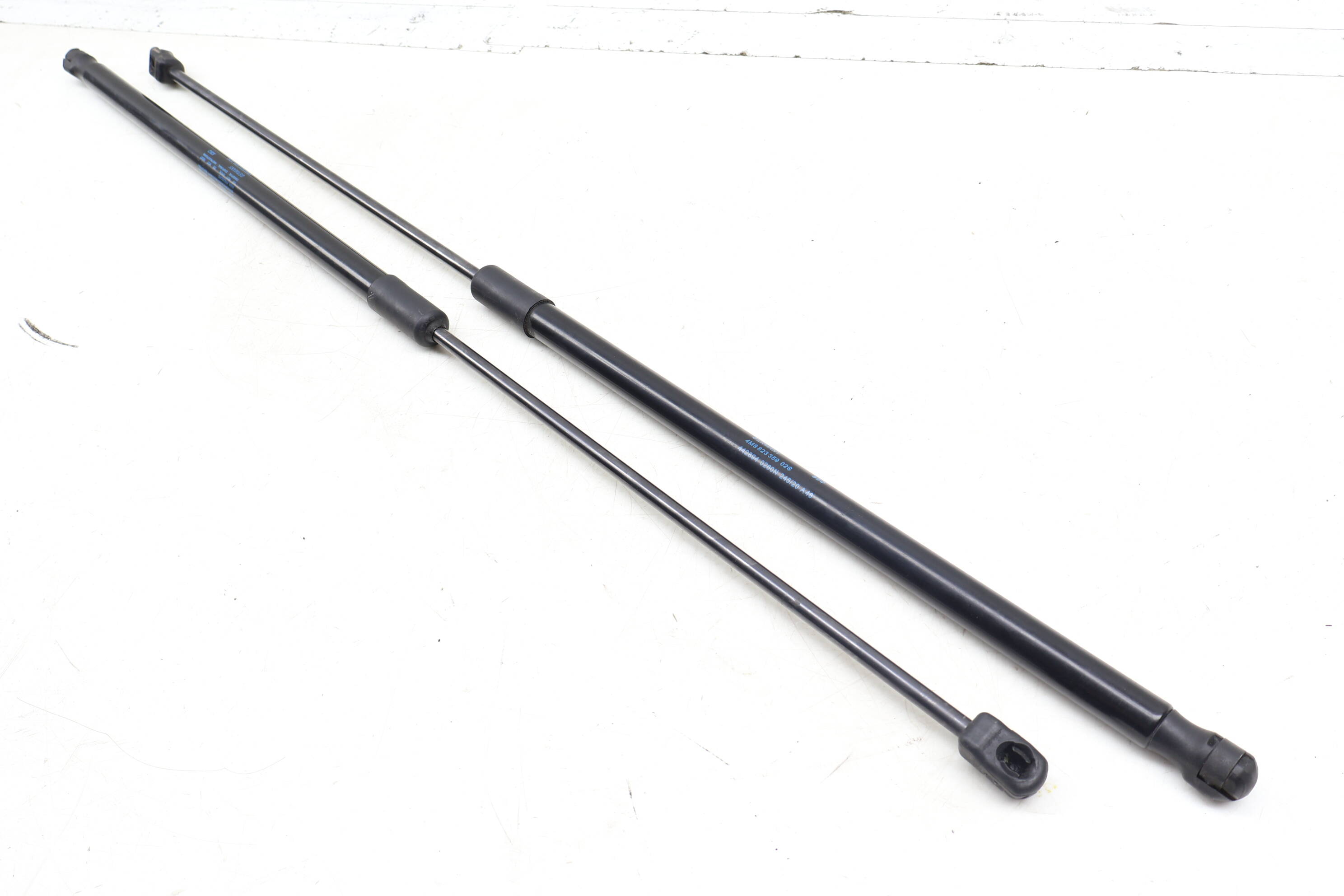 Hood Strut / Shock Set 4M8823359