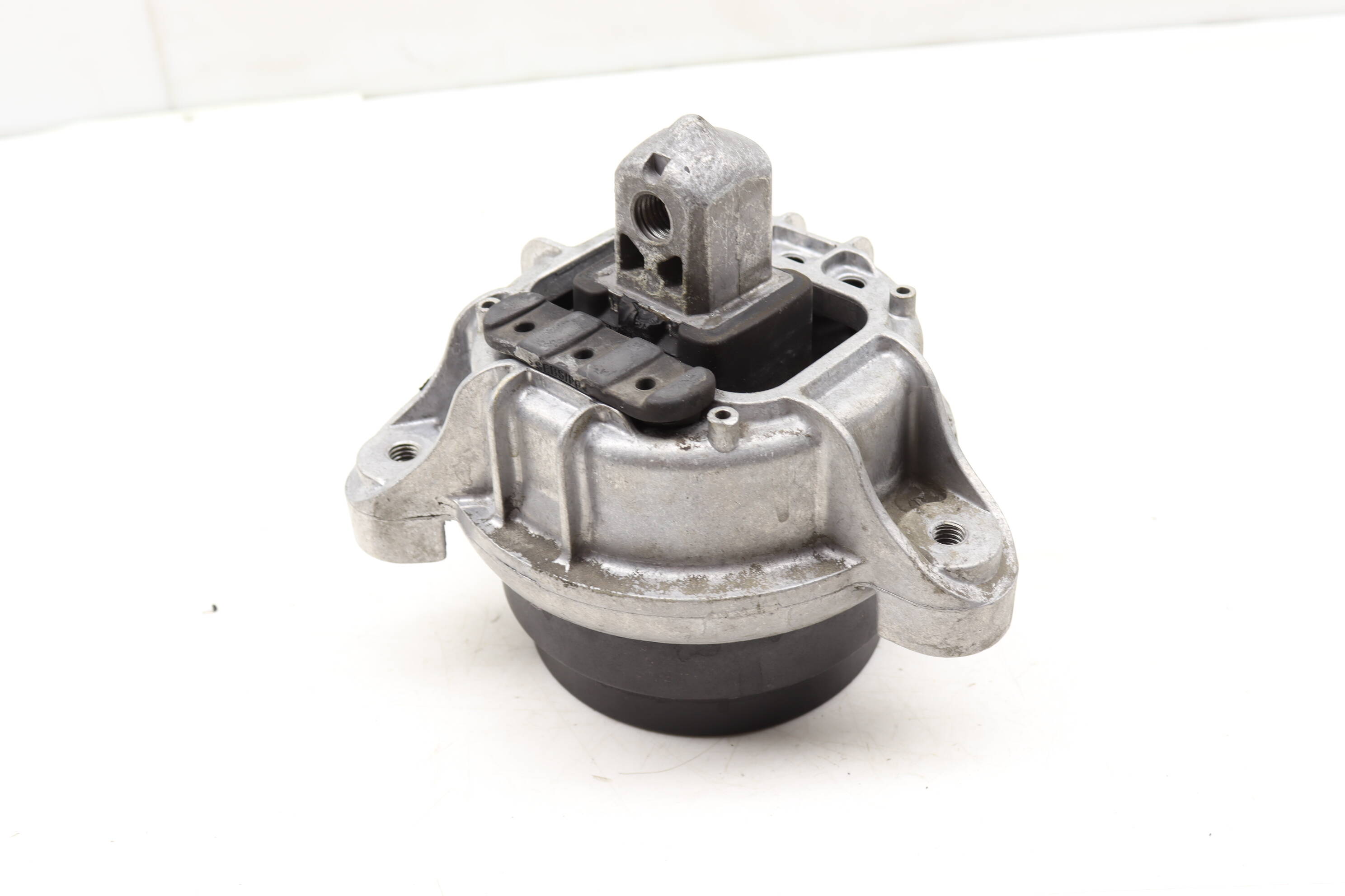 Engine&#x20;&#x2F;&#x20;Motor&#x20;Mount&#x20;22116781562