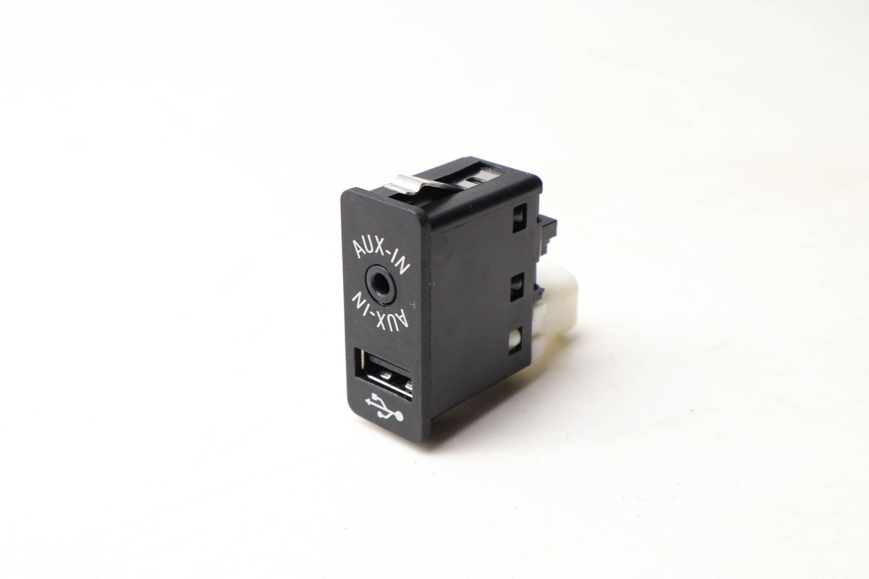 Usb / Aux-In Socket 84109266607