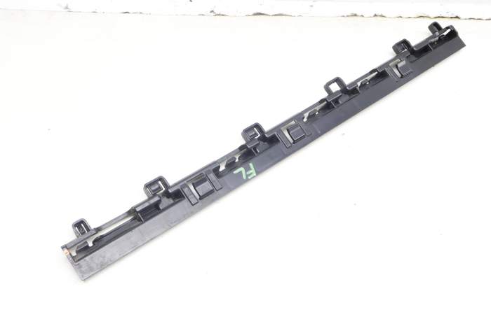 Side Skirt / Rocker Panel Mount Bracket (Front) 51777192059 main product photo