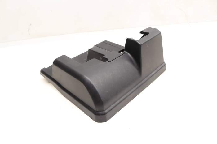 2Nd Row Inner Seat Rail Cover (Front) 4M0883689A main product photo