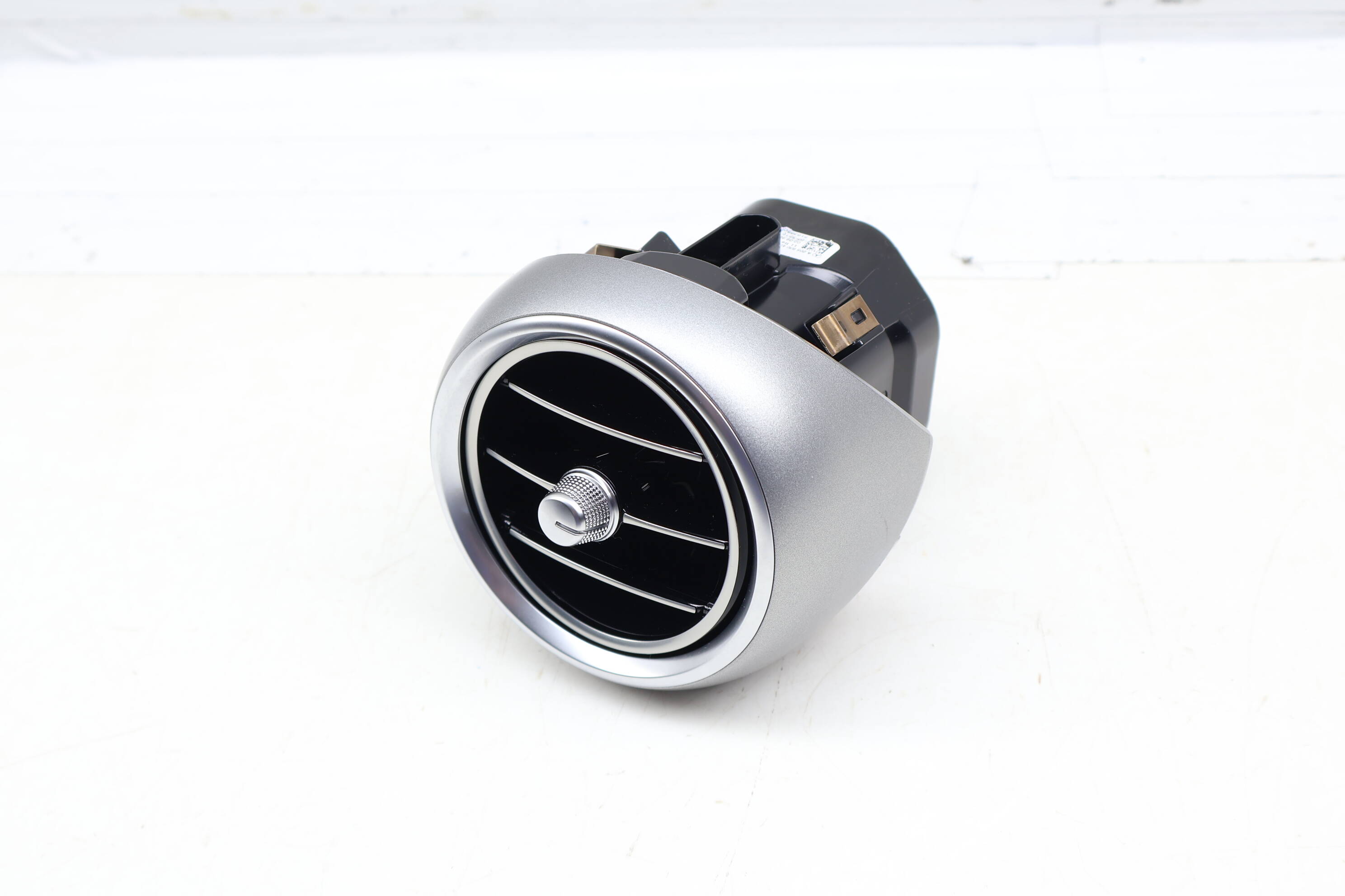 Dash Air Vent (Outer) 2058304000