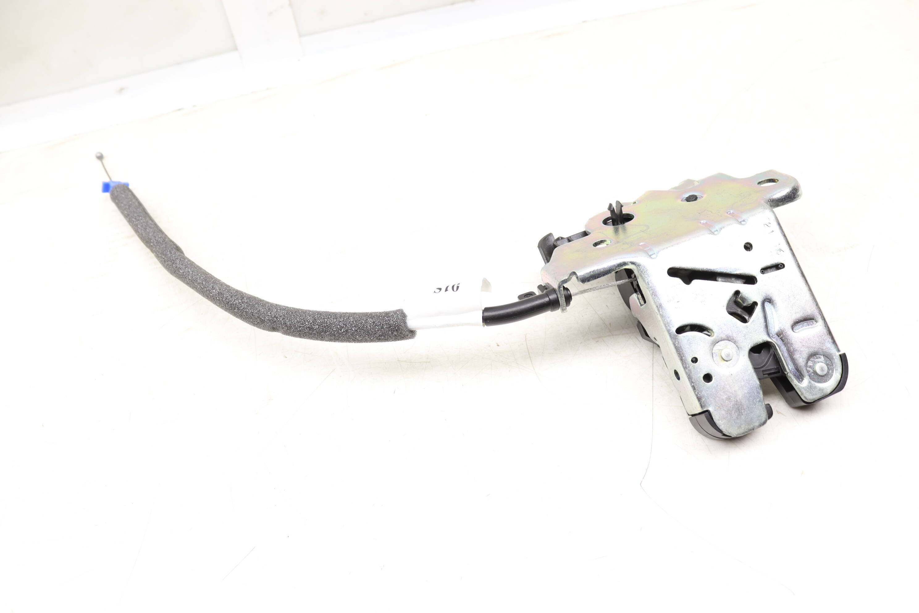 Trunk Hatch Latch / Lock 4M0827506D