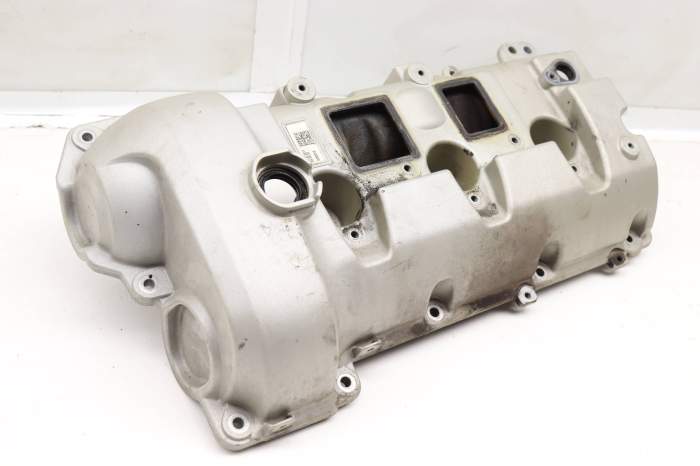 Engine / Valve Cylinder Head Cover 94610513601 main product photo