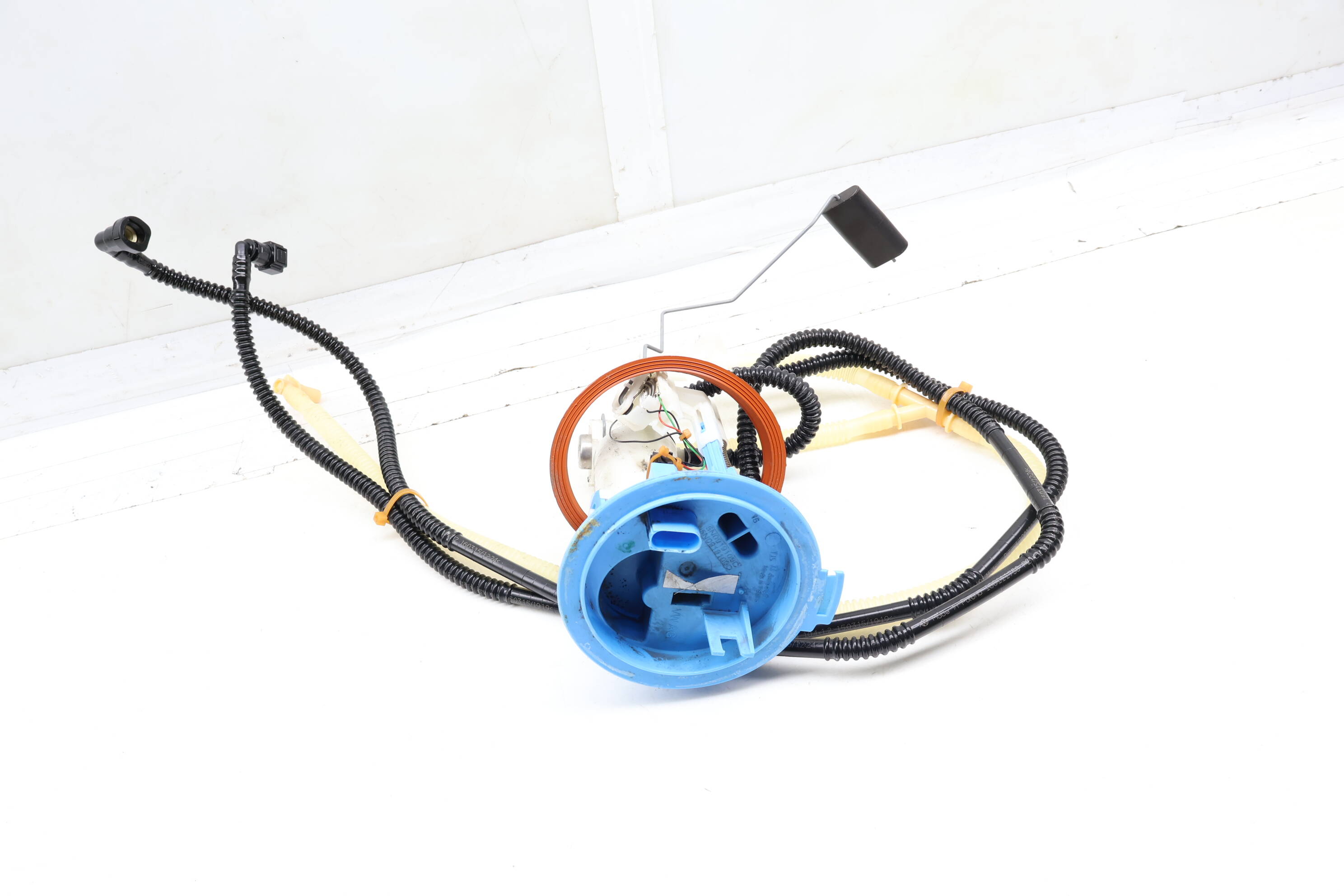 In-Tank Fuel Filter / Flange 5N0919109C