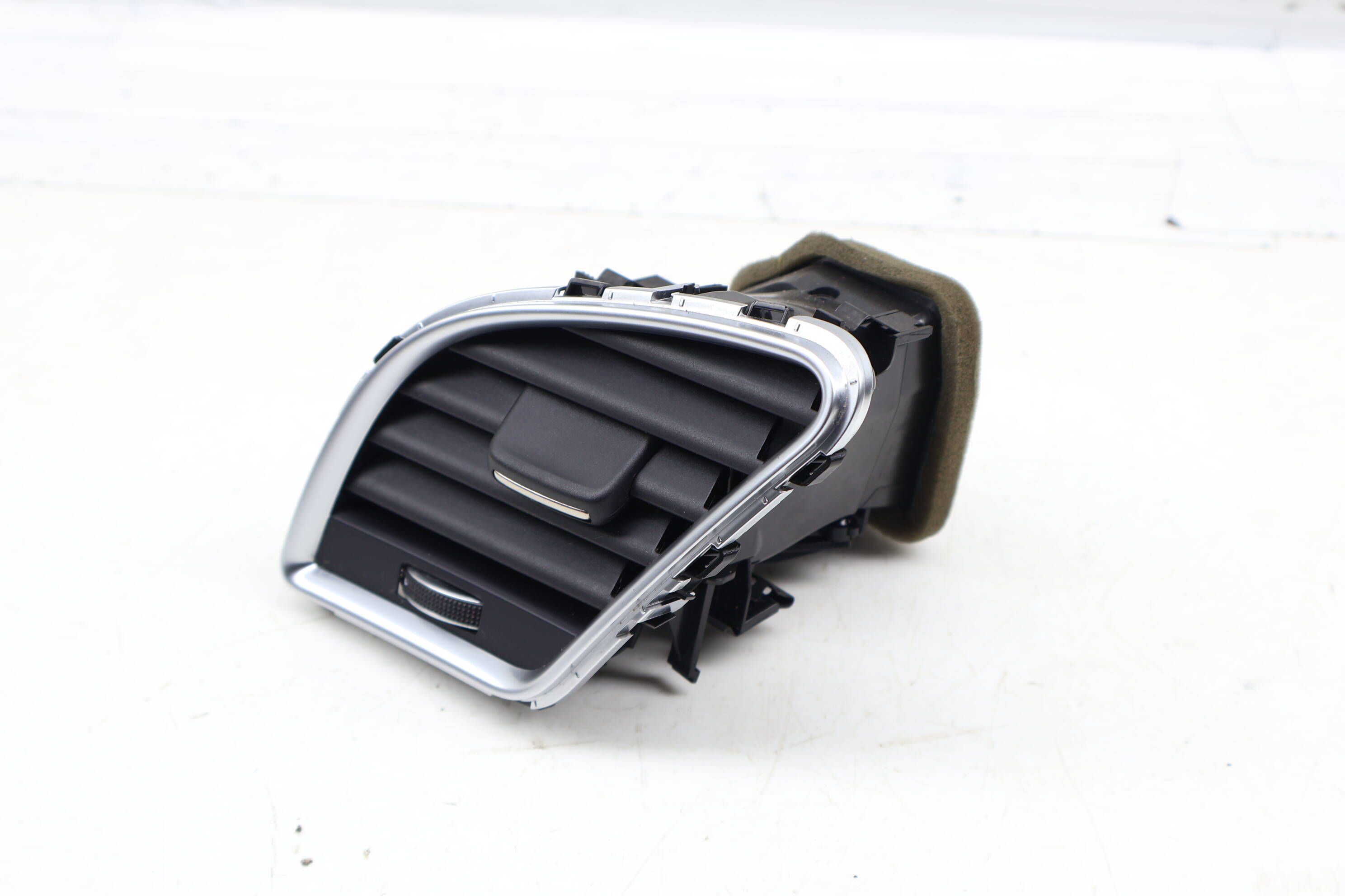 Dash Air Vent 8T1820901L