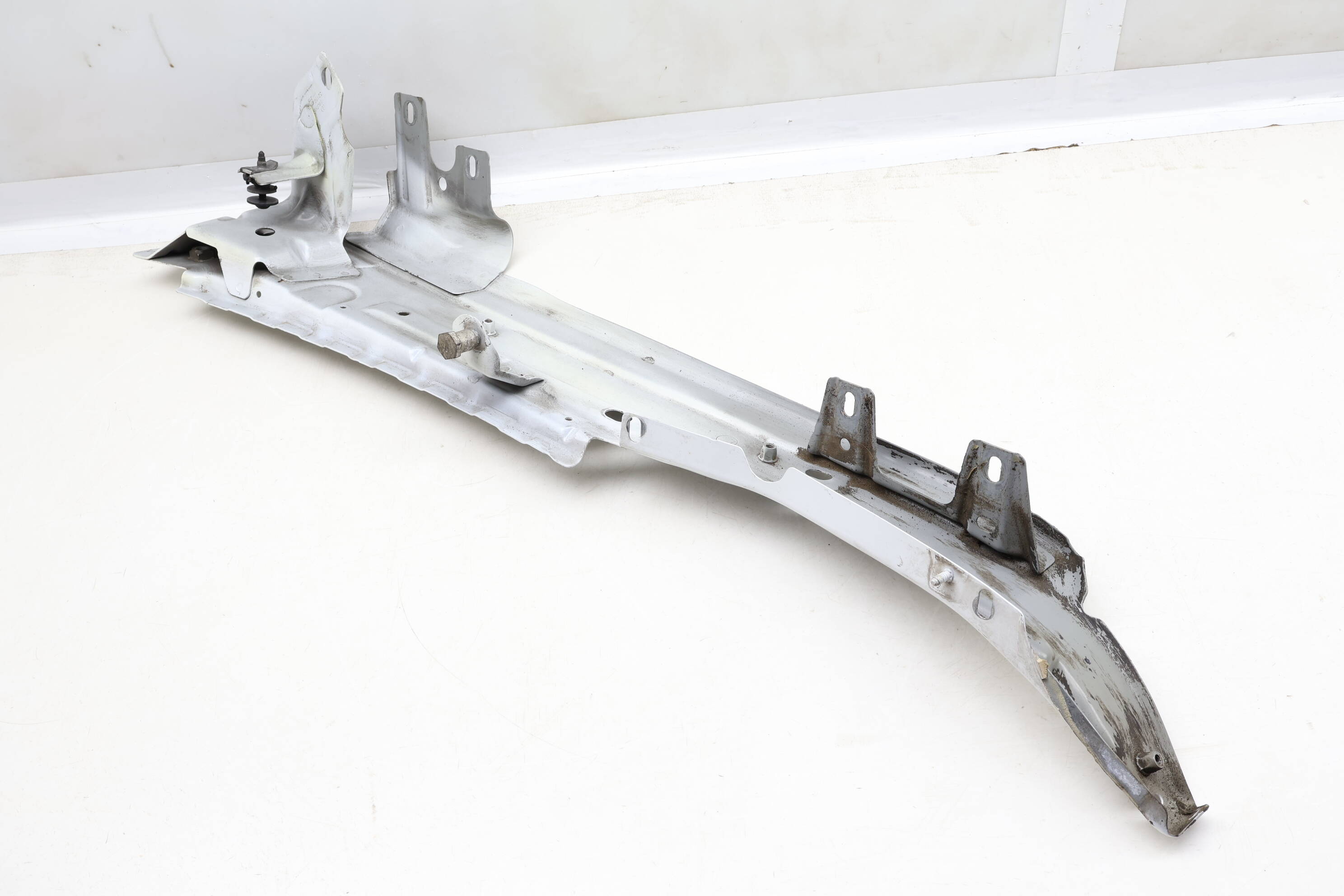 Upper Fender Mount / Bracket 4L0805157B