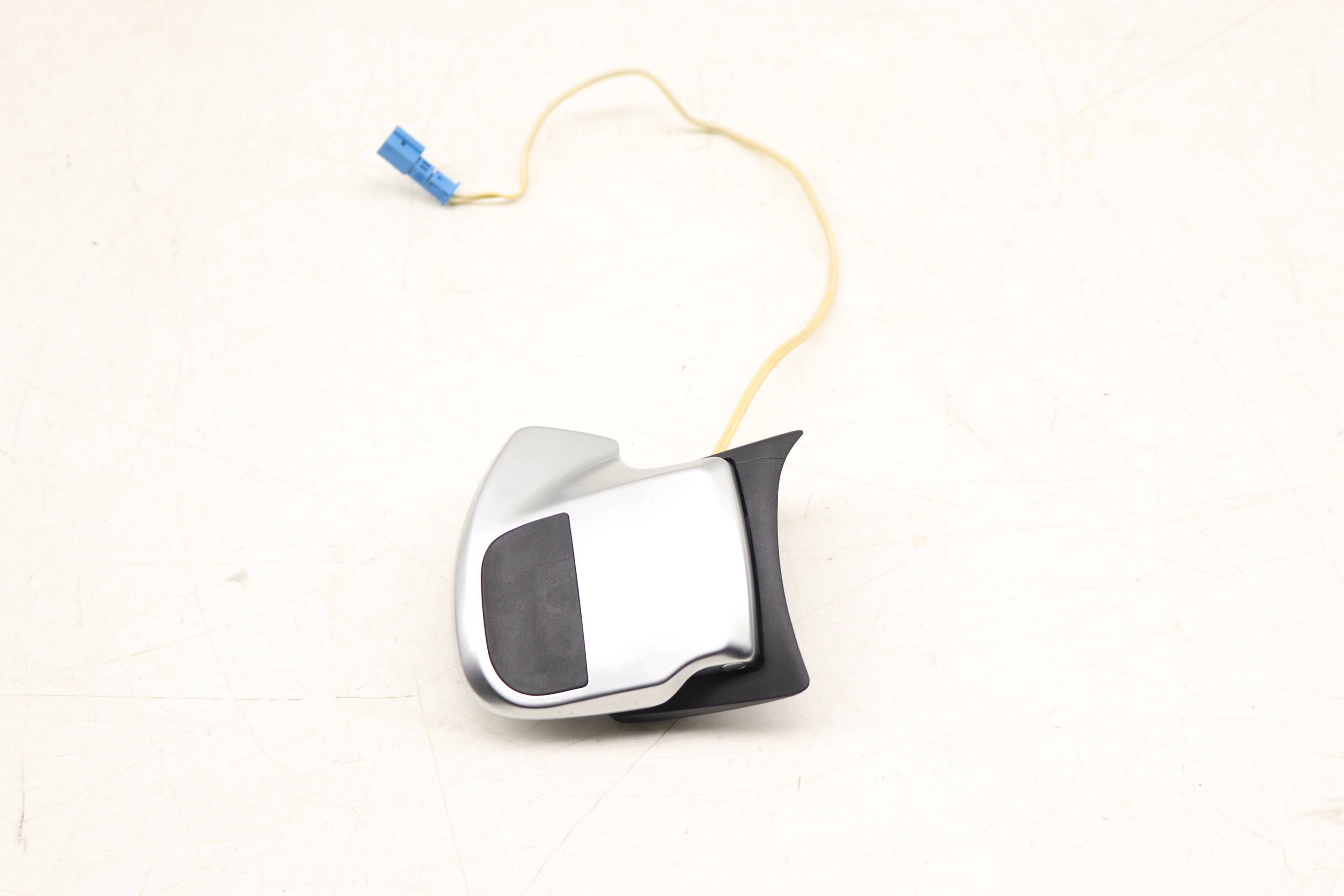 Steering&#x20;Wheel&#x20;Shift&#x20;Paddle&#x20;&#x2F;&#x20;Button&#x20;61319218400