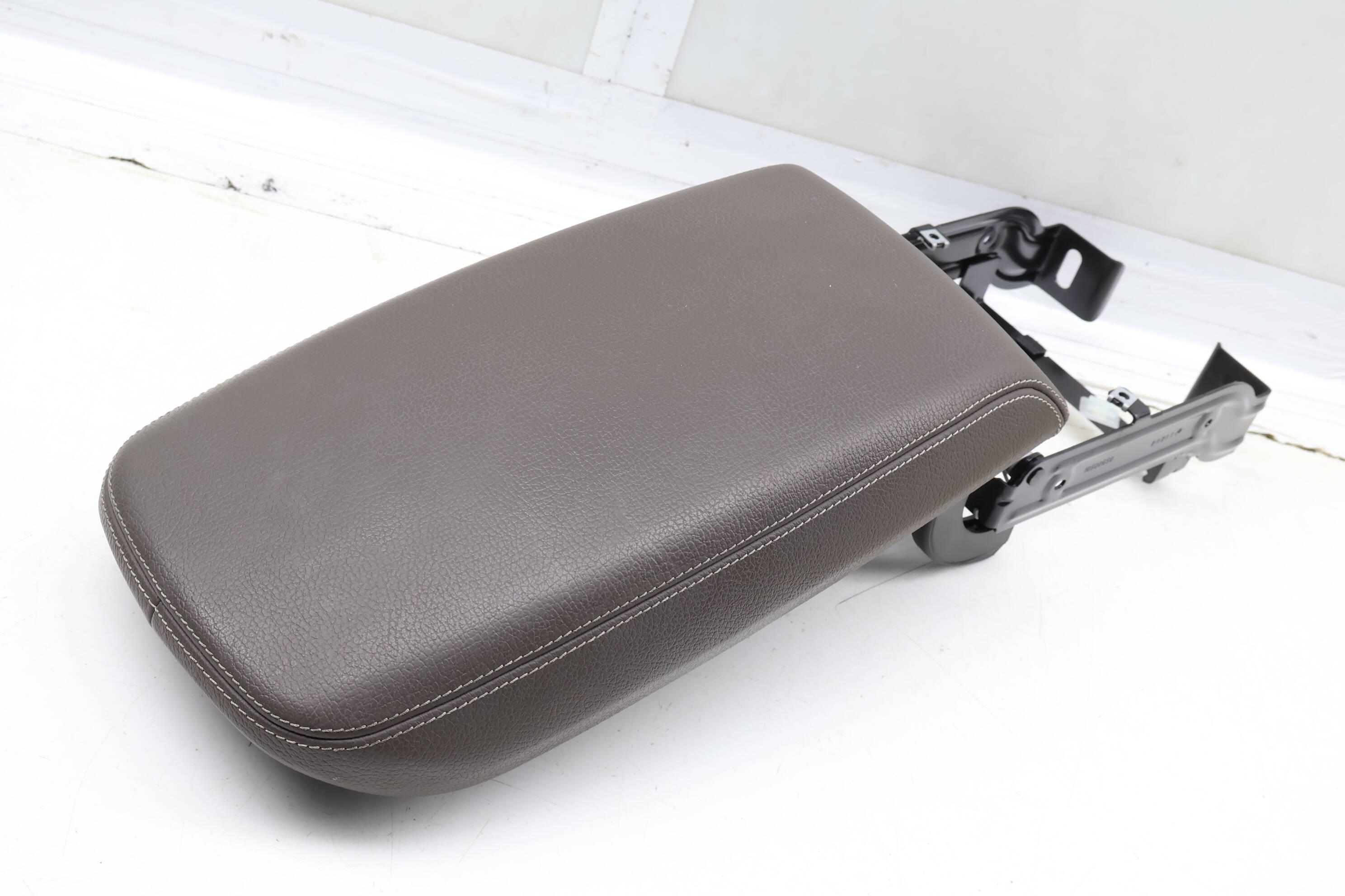 Center Armrest / Arm Rest 51169216671