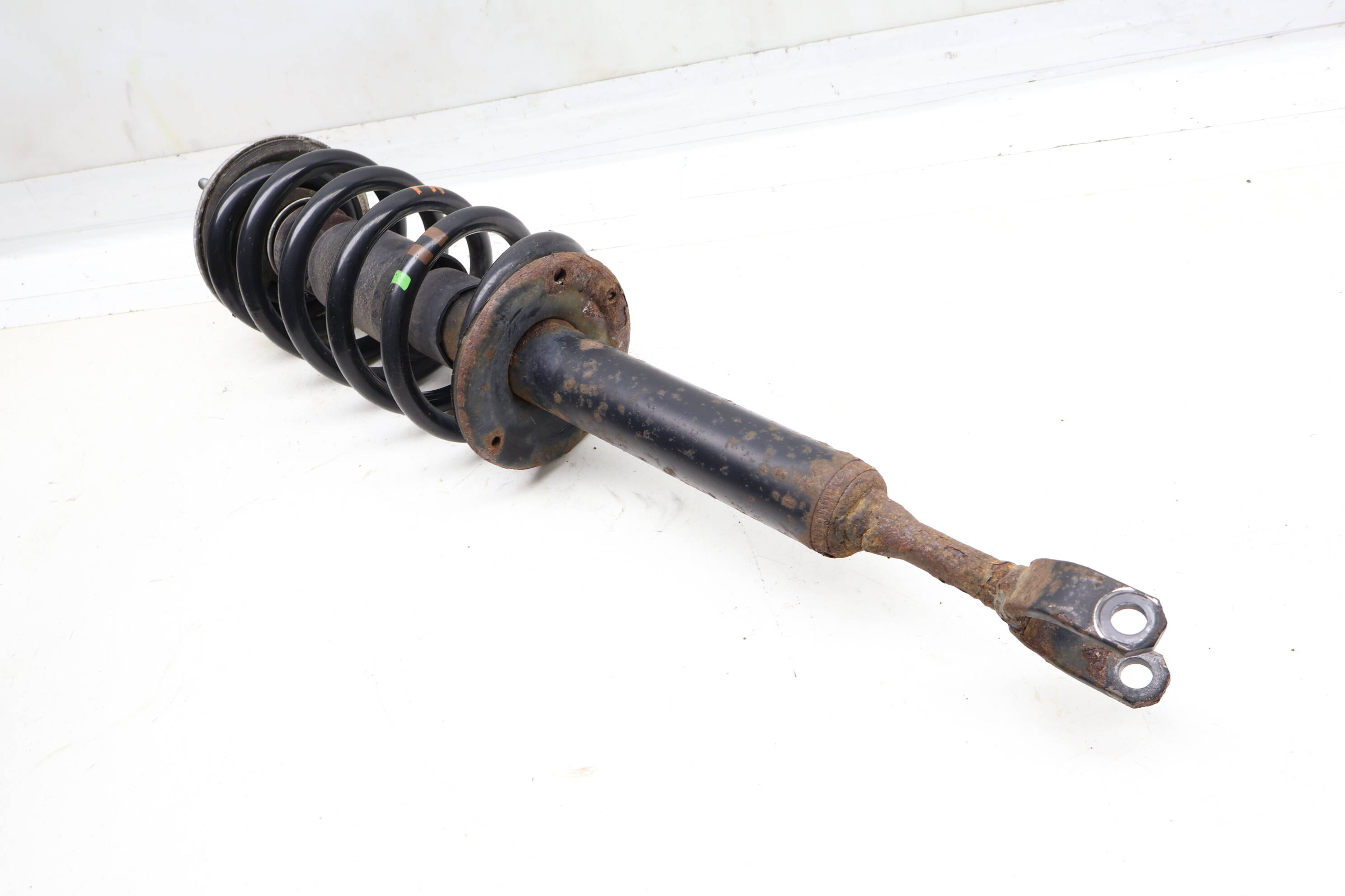 Strut / Shock Absorber Assembly 3B0413031Q