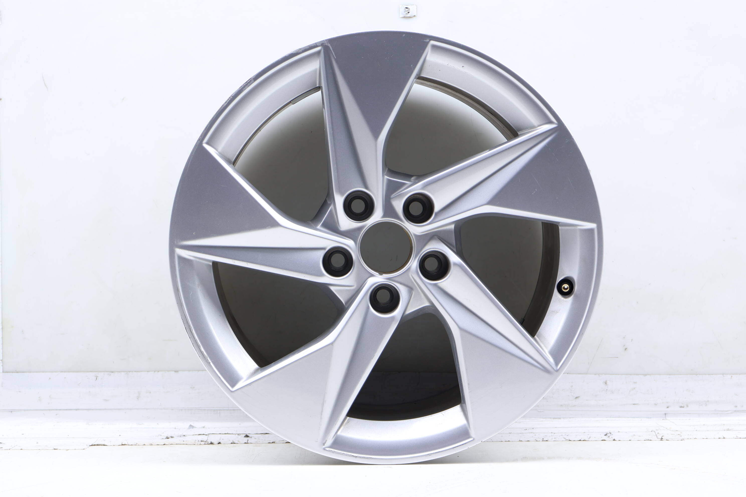 17" Inch Alloy Rim / Wheel (5-Spoke) 8Y0601025A