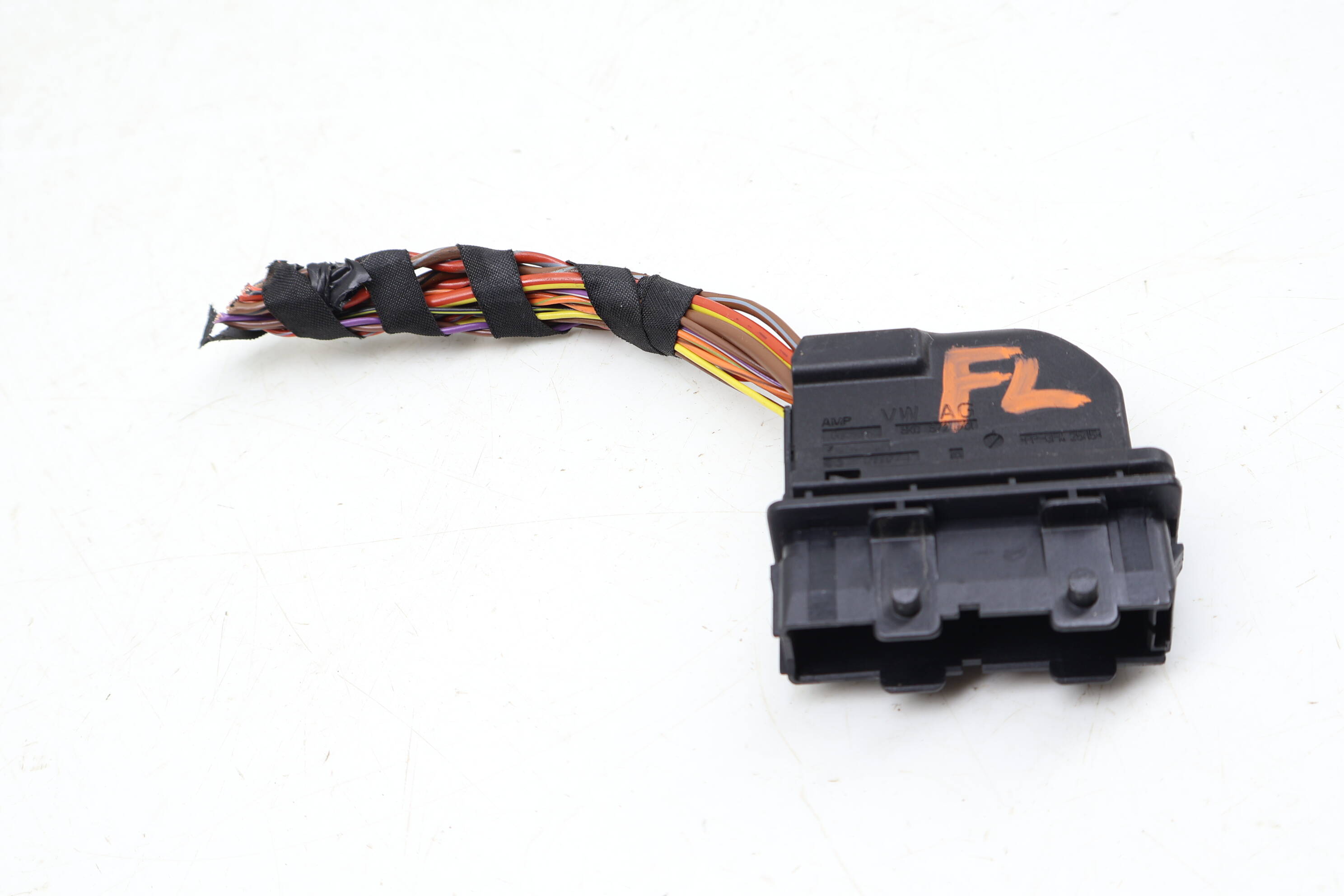 Door Wiring Harness Connector (27-Pin) 8K0972701