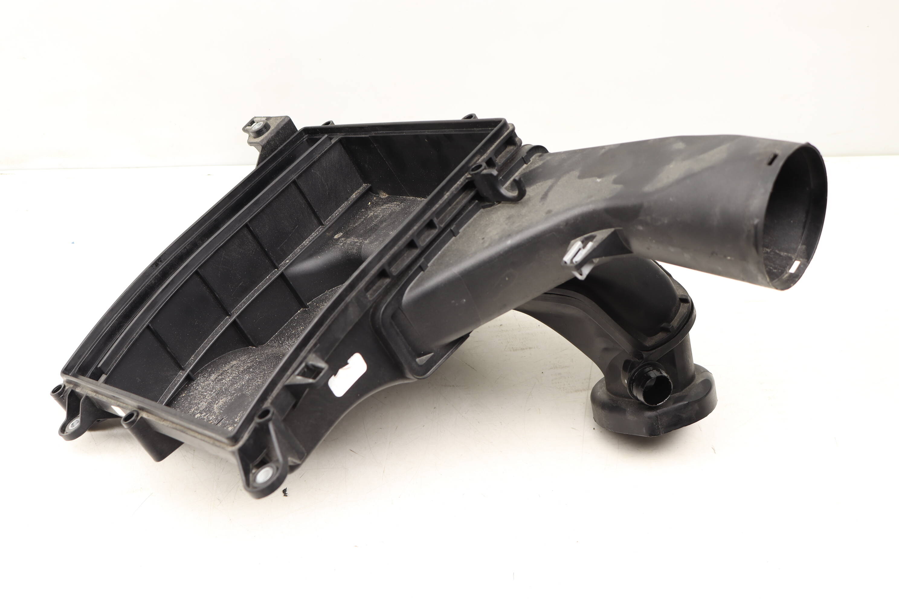 Engine Air Filter Box / Housing (Lower) 2750940104