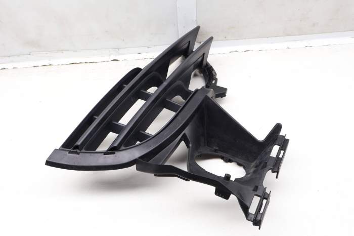 Bumper Grille 7P5807682B 95850568220 main product photo