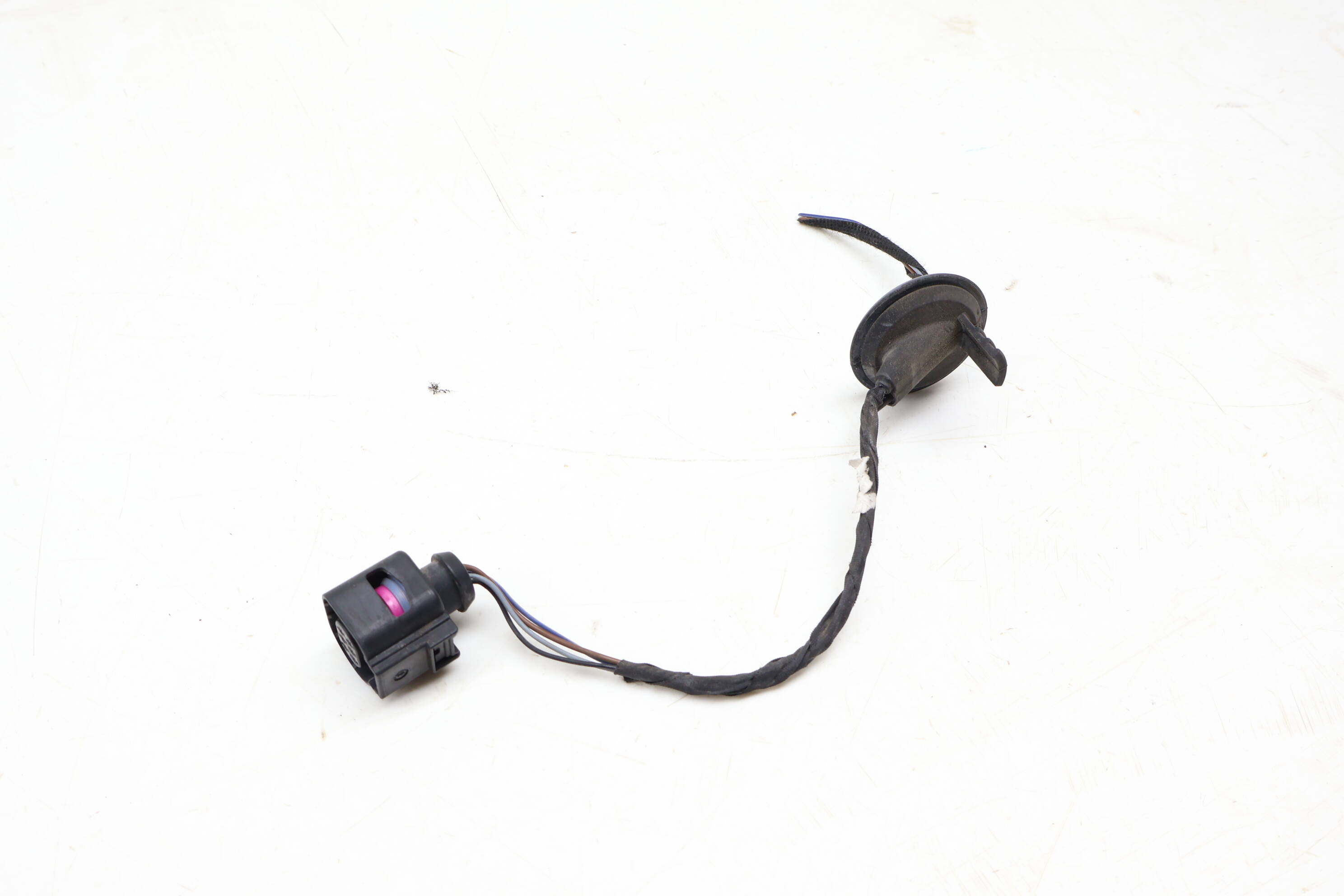 Outer Tail Light / Lamp Wiring Connector / Pigtail