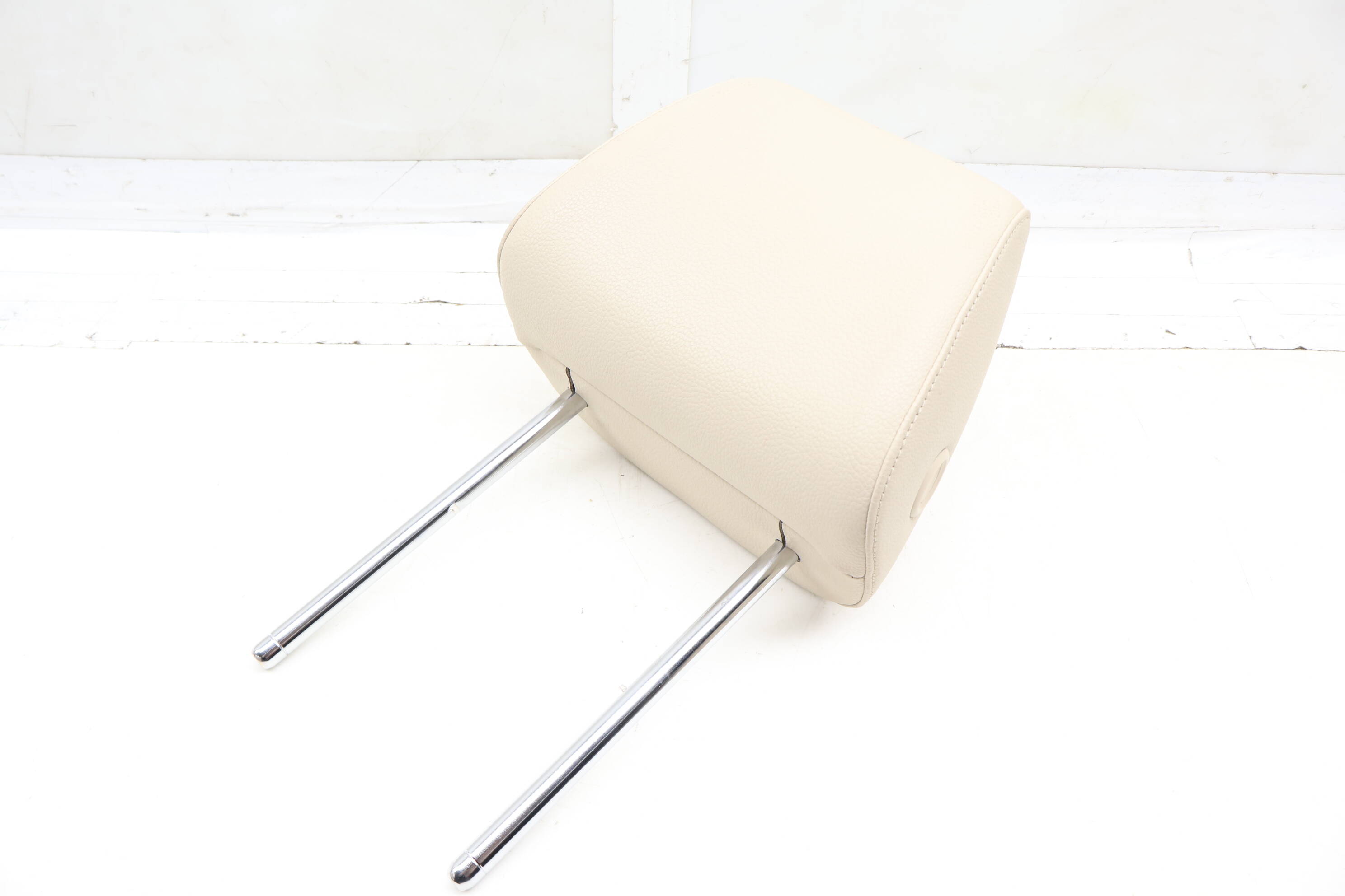 Seat Headrest / Head Rest 5N0881903D