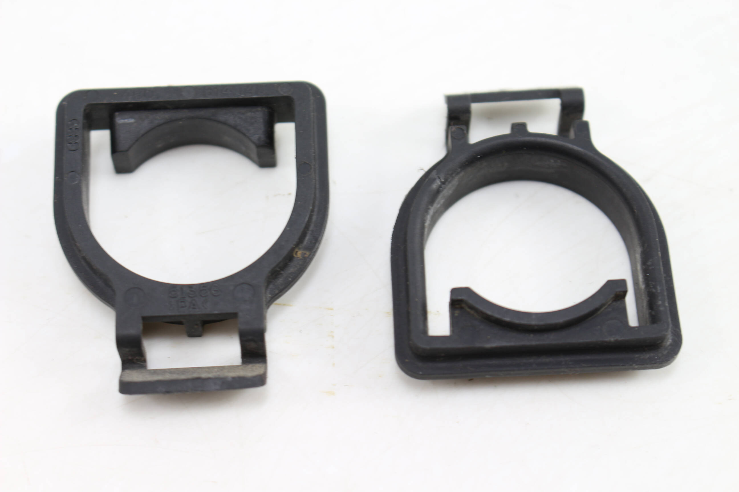 Vacuum Pump Clip / Tie Down Set 4B0614145