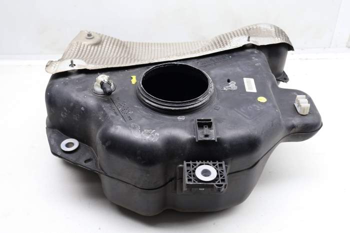 Diesel Exhaust Fluid Tank / Def Reservoir 8R0131877N main product photo