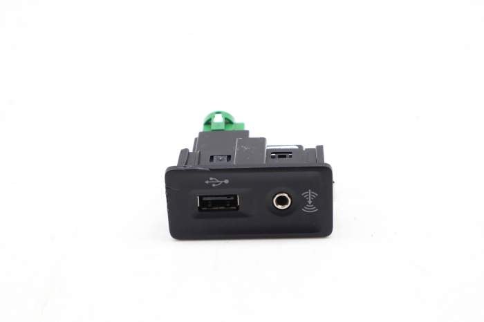 Usb / Aux-In Socket 95B035252A main product photo