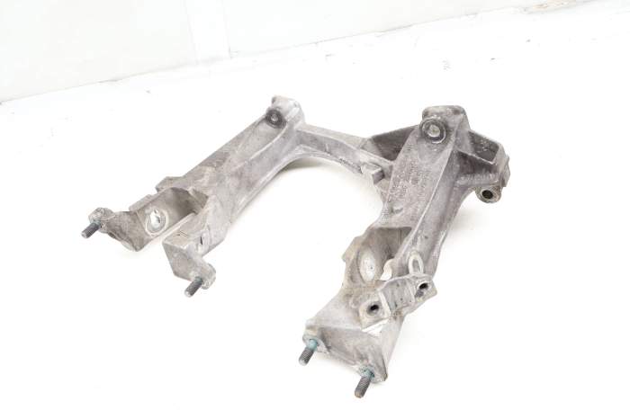 Subframe / Sub Frame Mount Bracket 98633115108 main product photo