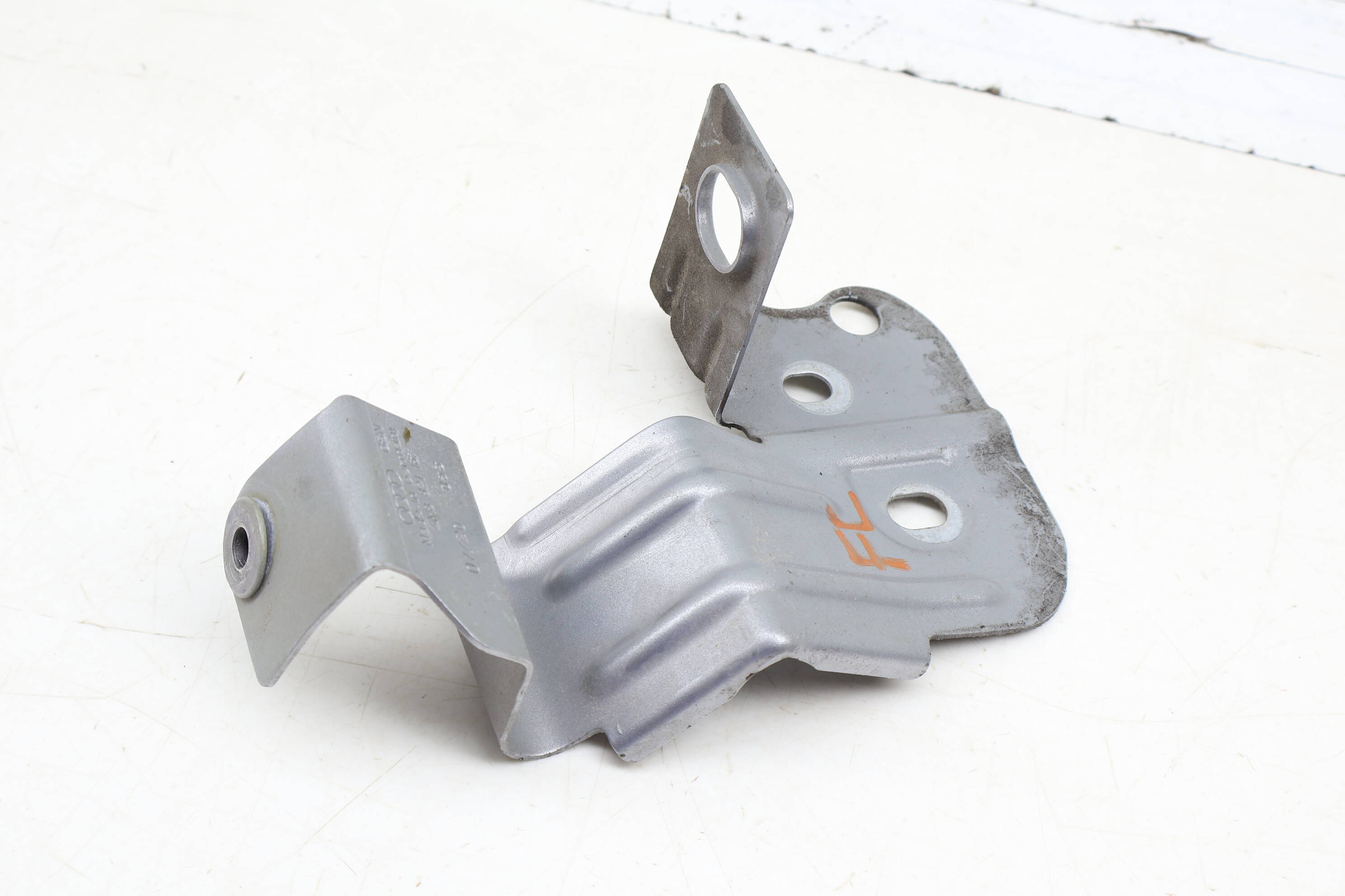 Fender Mount Bracket 4M8821167