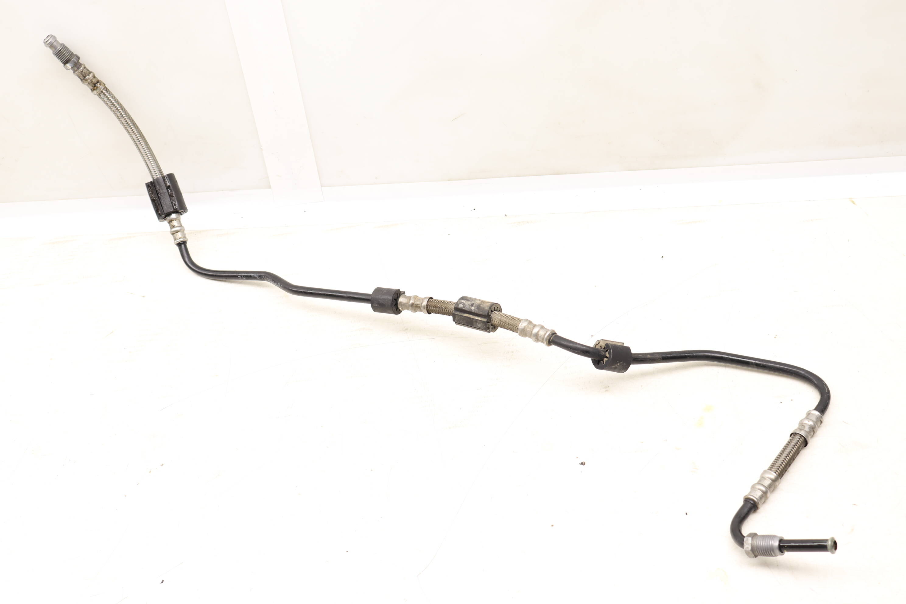Porsche Suspension Line / Pipe (Cayenne) 7L0411805A