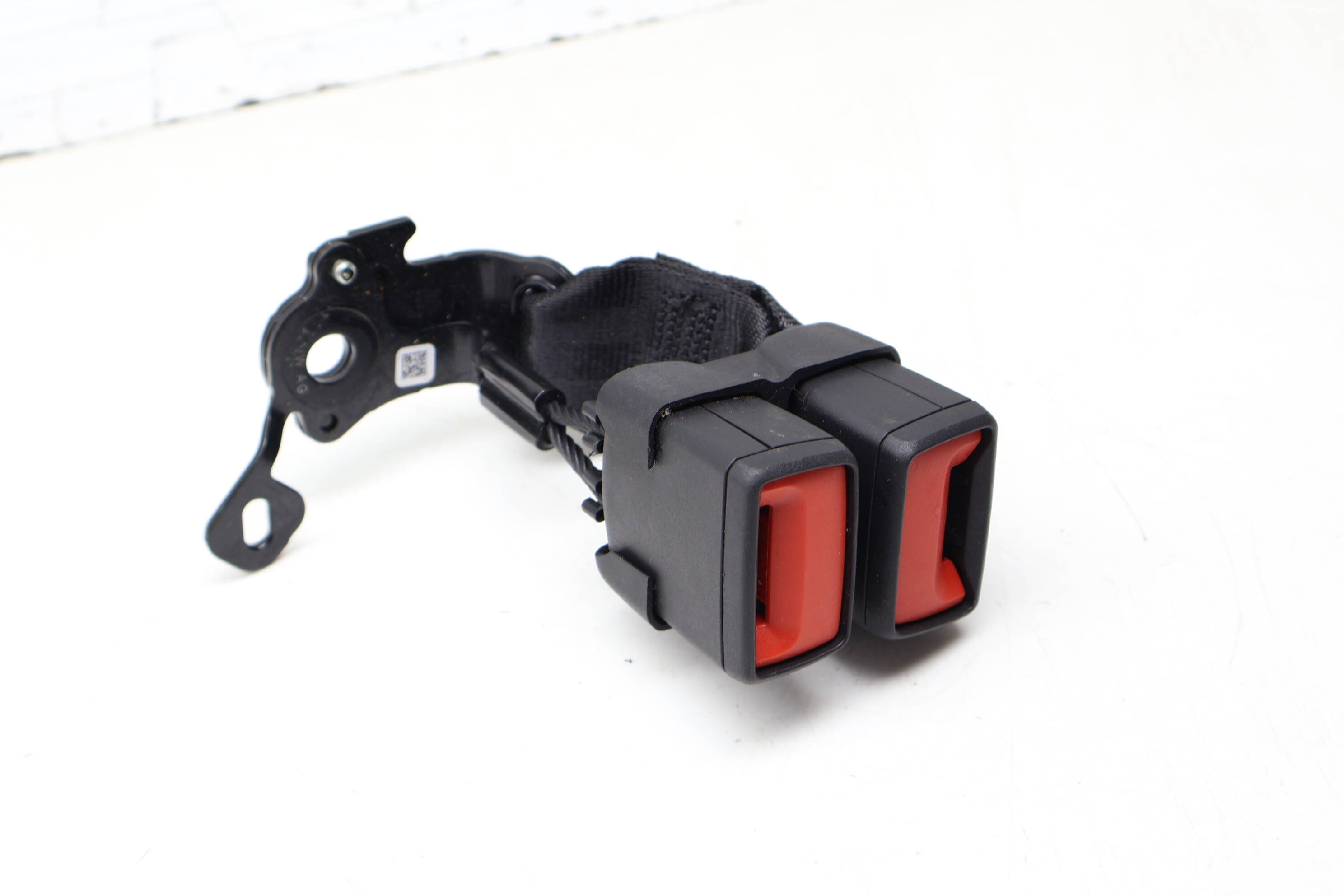 Seat Belt Buckle / Receiver (Double) 8Y0857739N