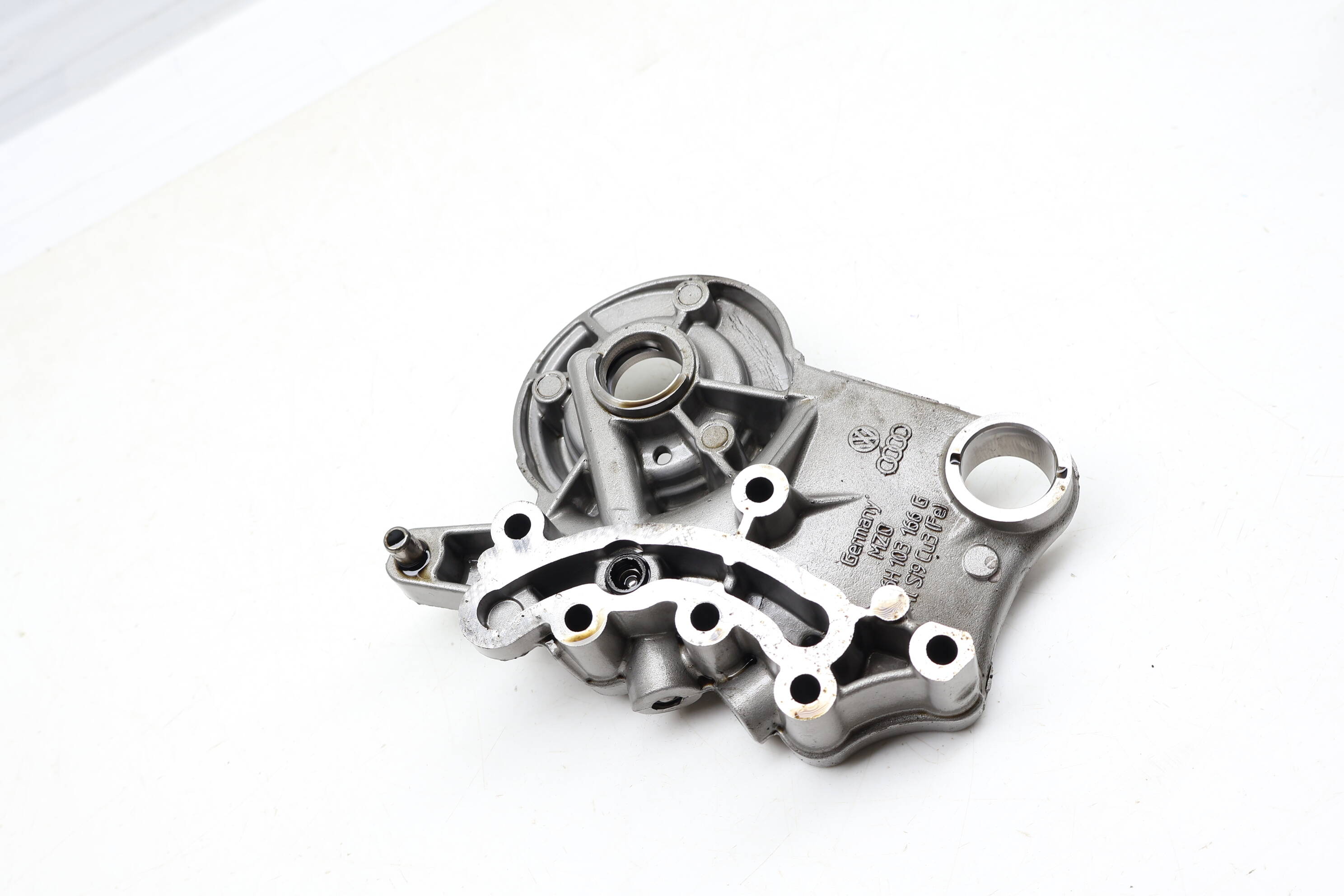 Camshaft Bridge / Bracket 06H103166G