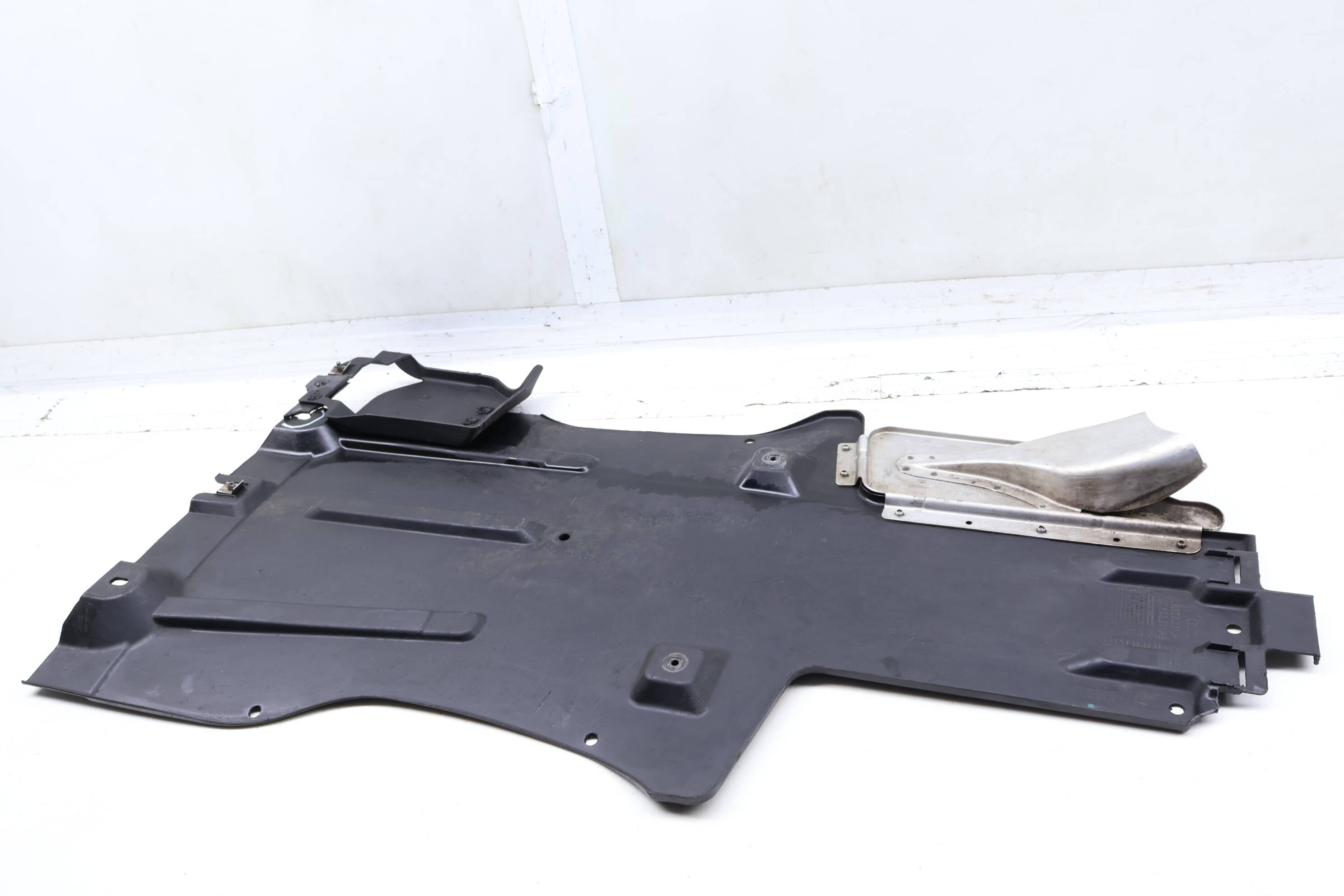 Underbody Shield Panel / Liner (Center) 7P0825231E 95850423100