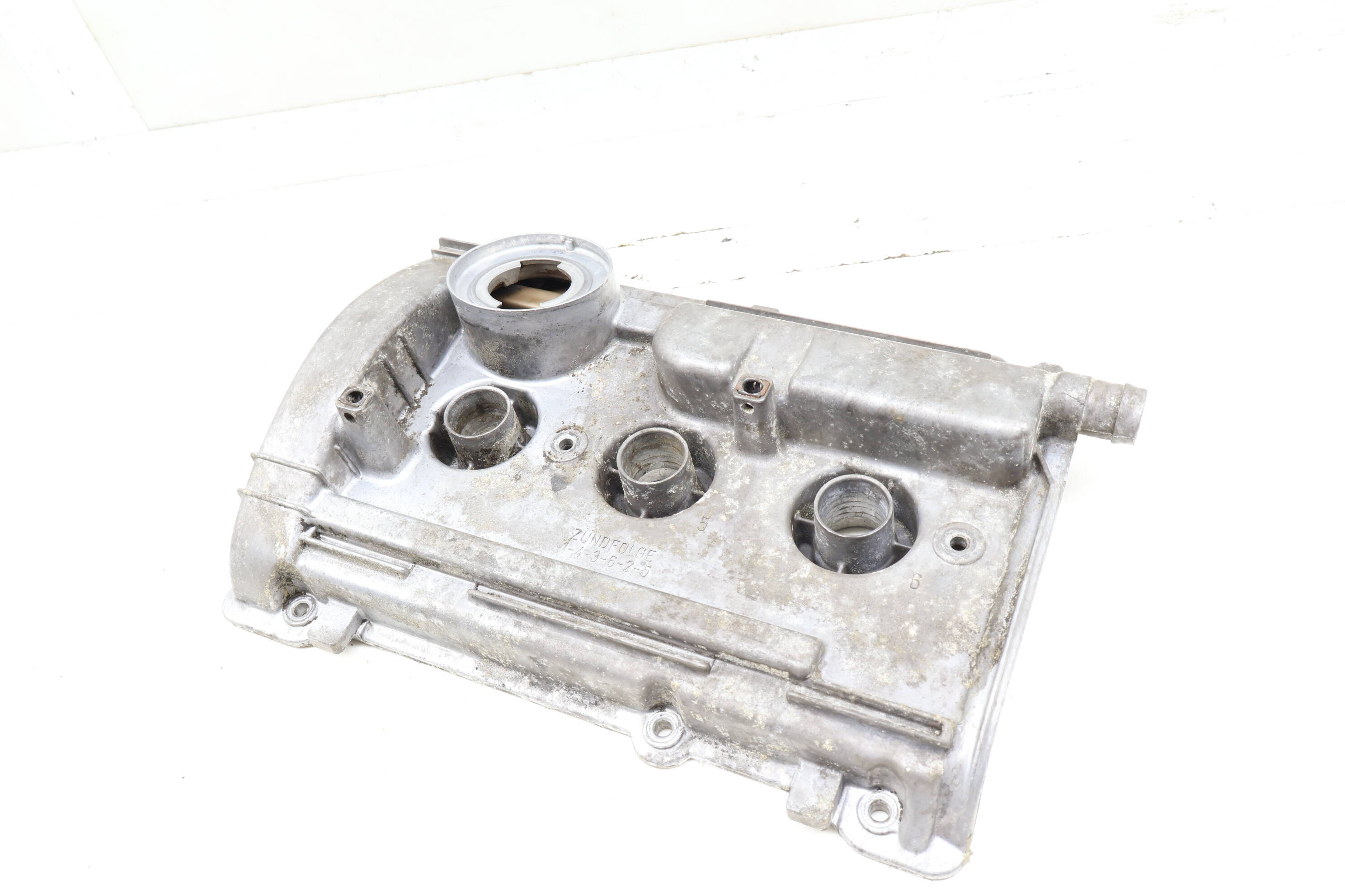 Engine Cylinder Head / Valve Cover 078103471R
