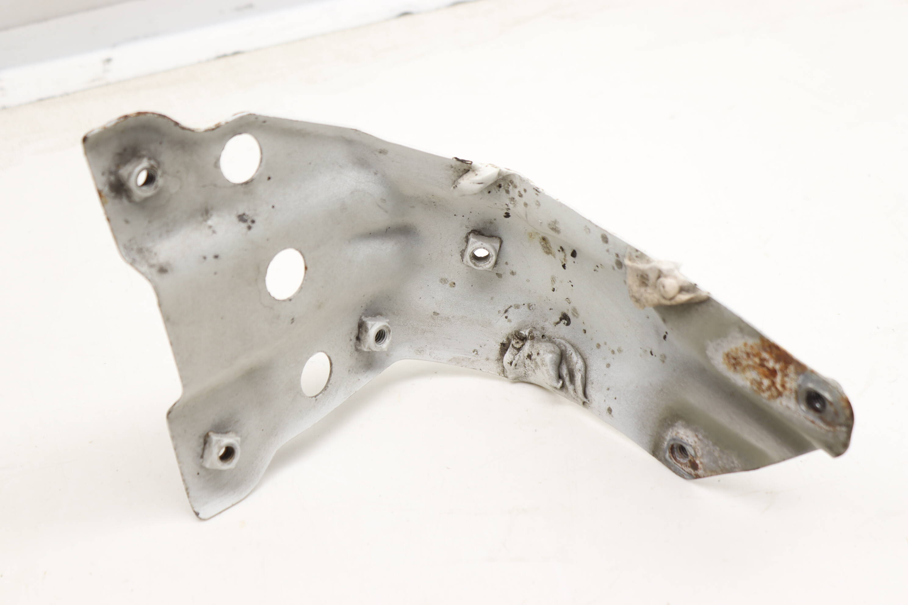 Fender Mount / Bracket 1Q0821136B