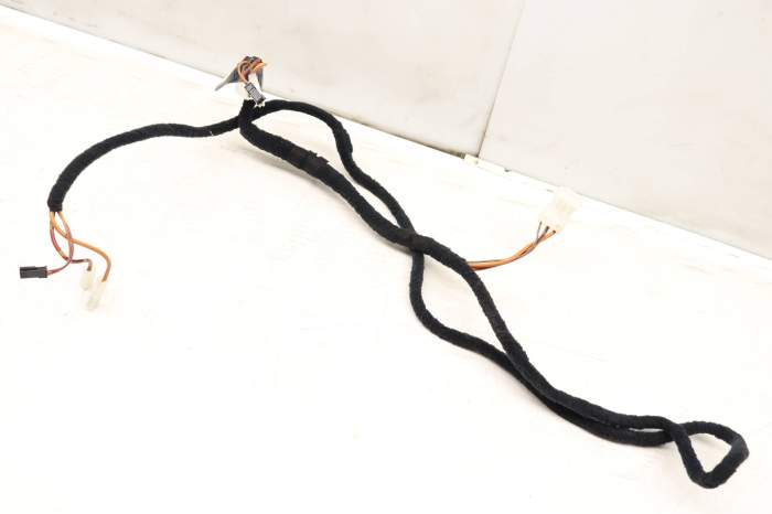 Cigarette Lighter Wiring Harness / Connector 61116904165 main product photo
