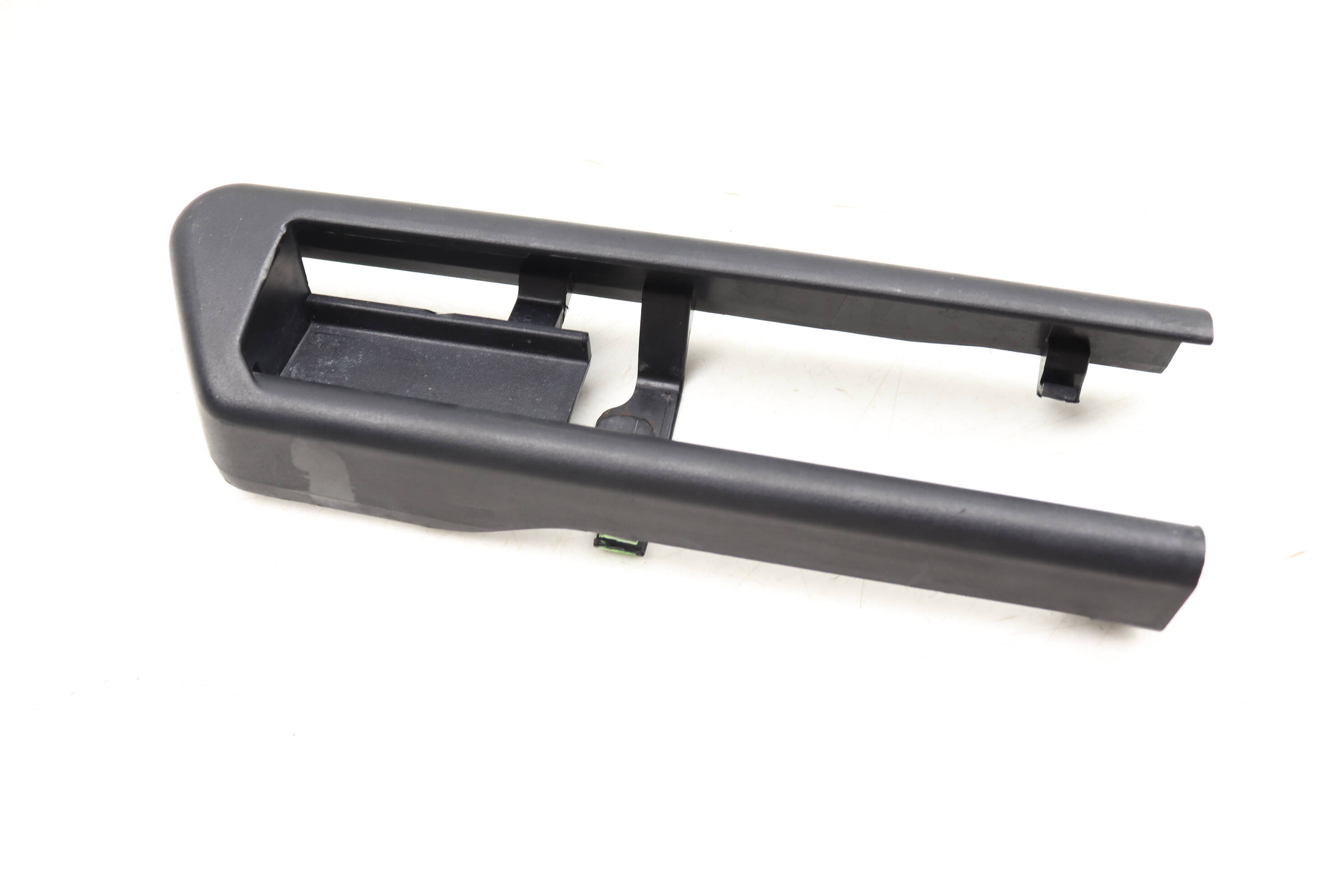 Seat&#x20;Rail&#x20;Trim&#x20;Cover&#x20;&#x28;Rear&#x20;Left&#x29;&#x20;52106981781