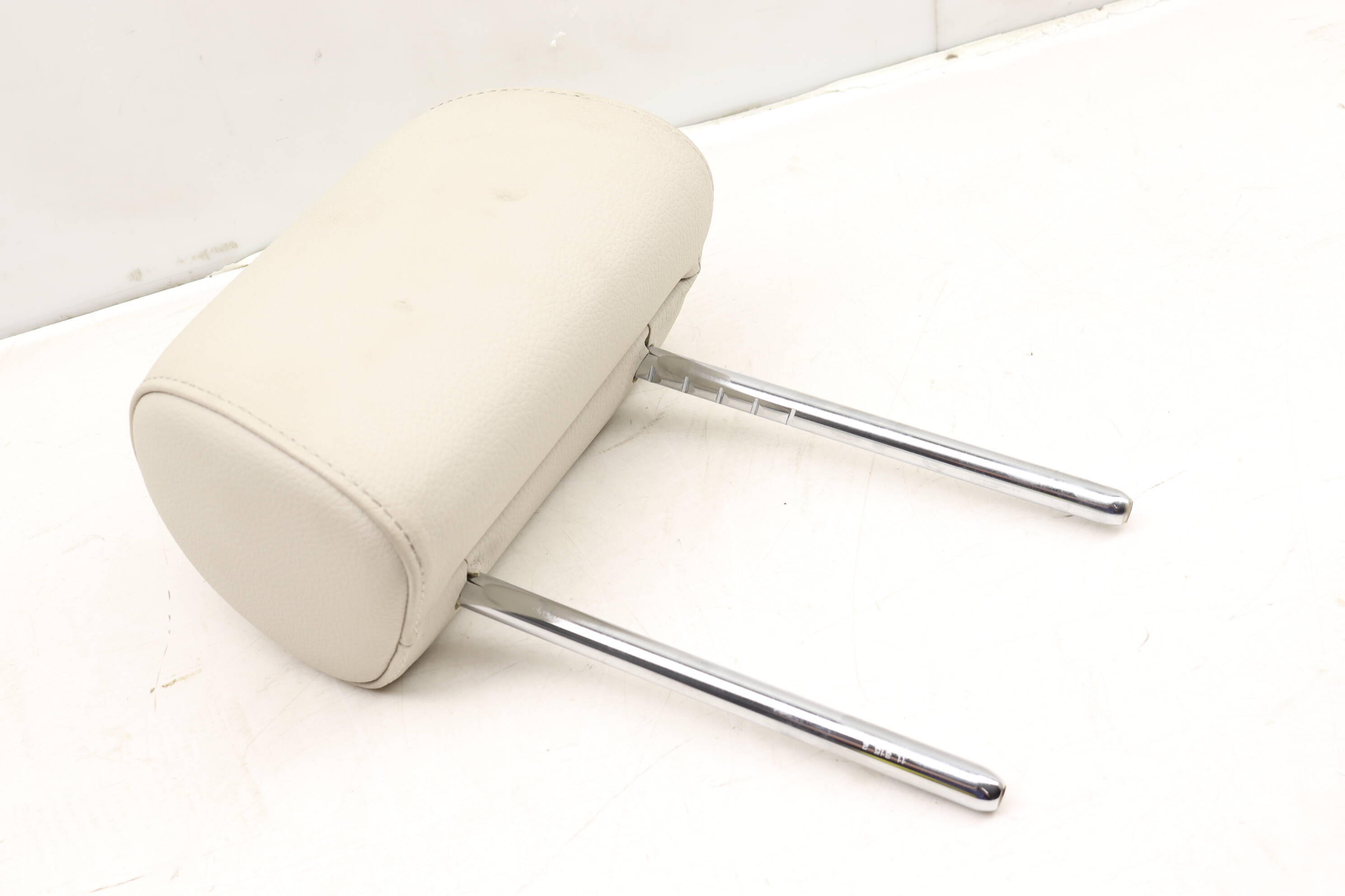 Headrest&#x20;&#x2F;&#x20;Head&#x20;Rest&#x20;52207236087