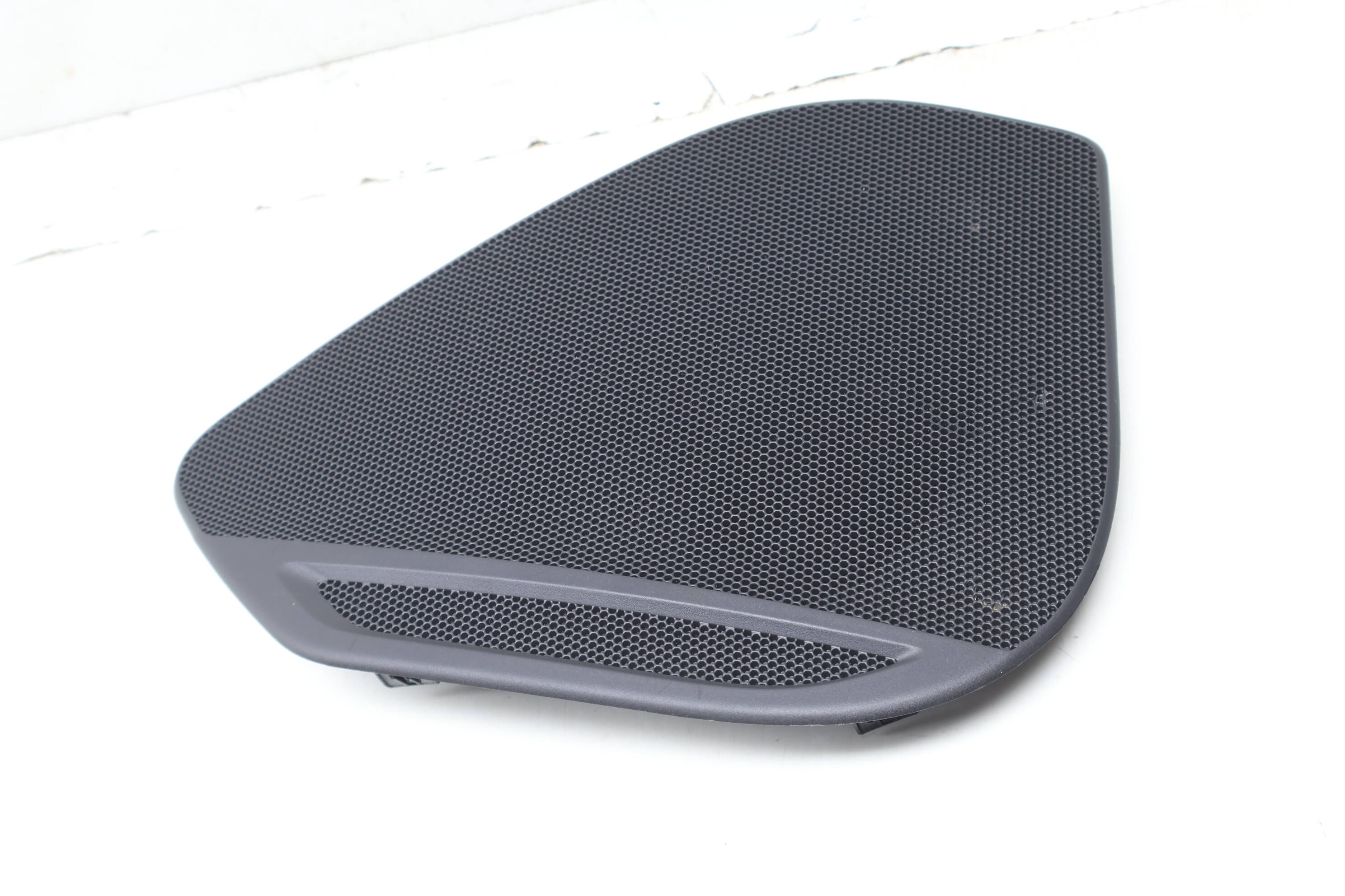 Door&#x20;Speaker&#x20;Grille&#x20;&#x2F;&#x20;Cover&#x20;8W0035435