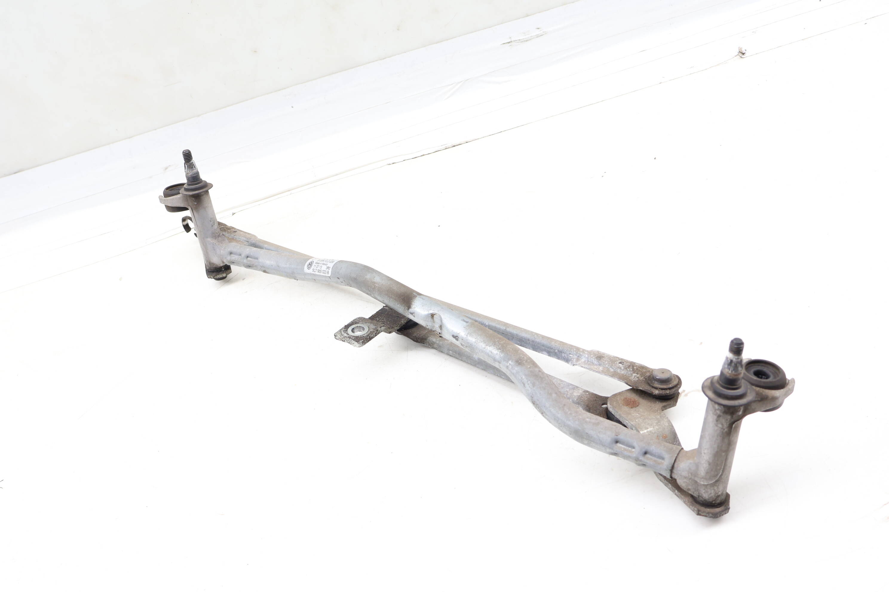 Windshield Wiper Transmission / Bracket 5C7955023B