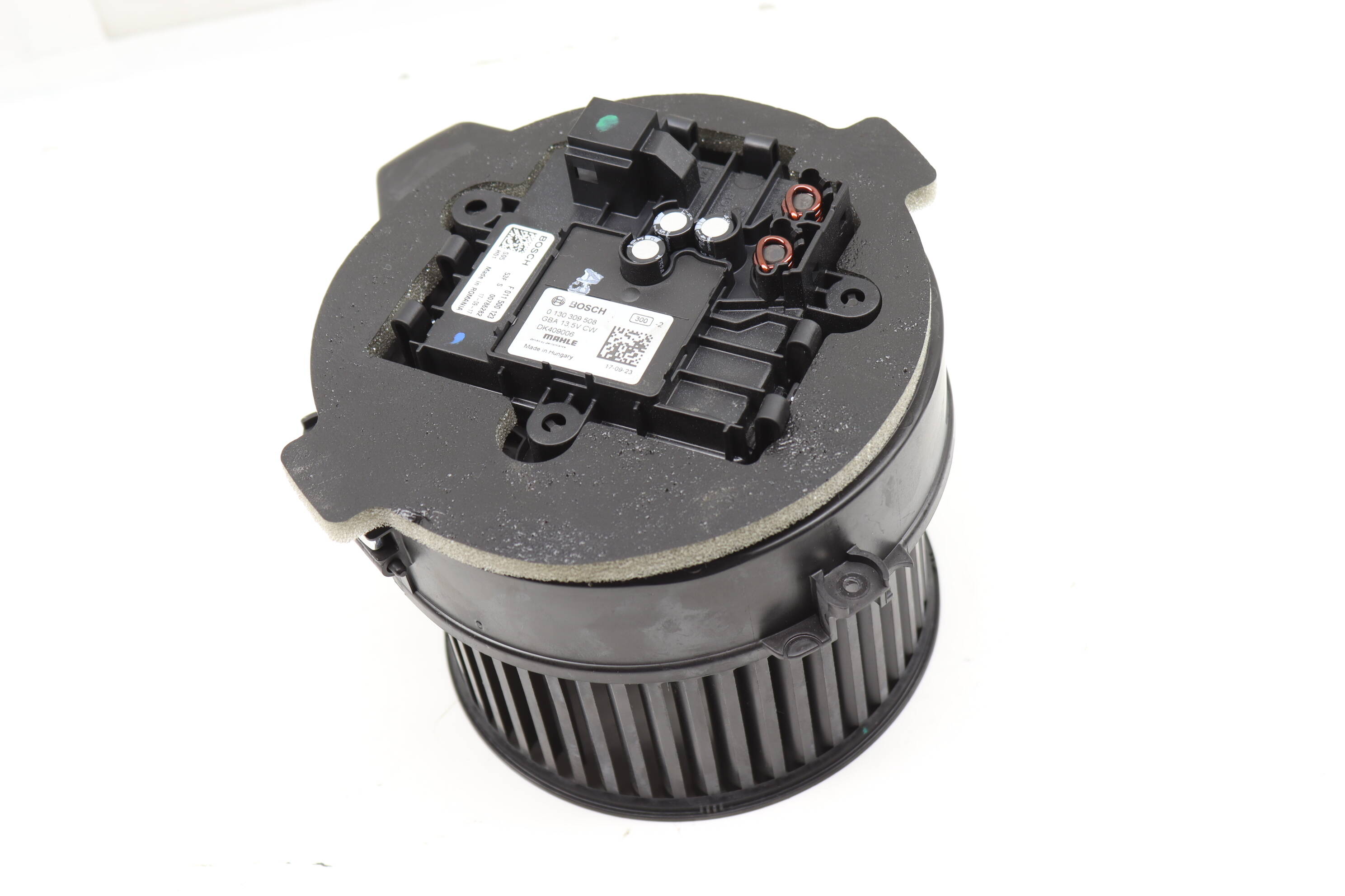 Blower&#x20;Motor&#x20;&#x2F;&#x20;Fan&#x20;64116836881