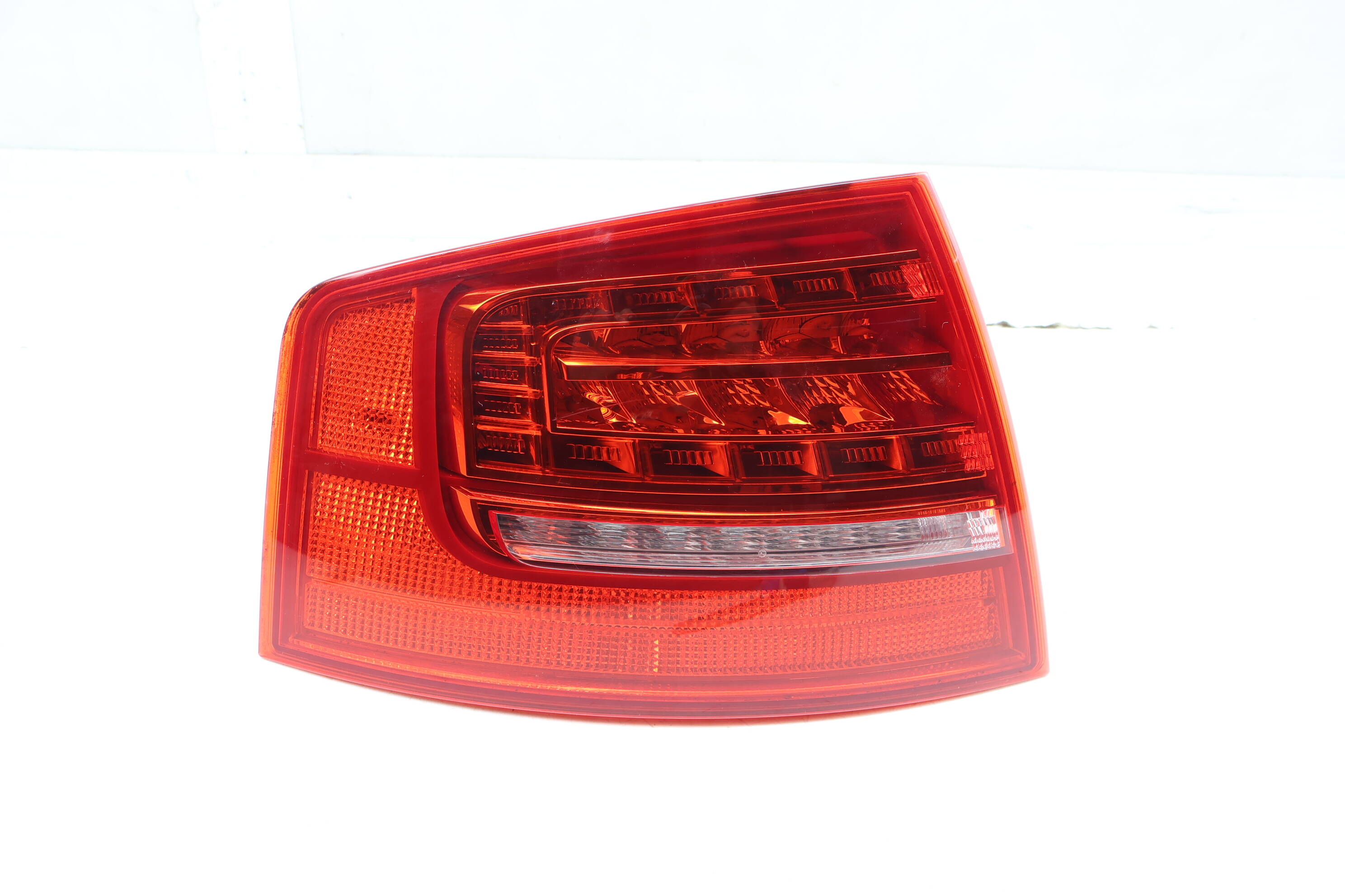 Outer Tail Light / Lamp 4E0945095J