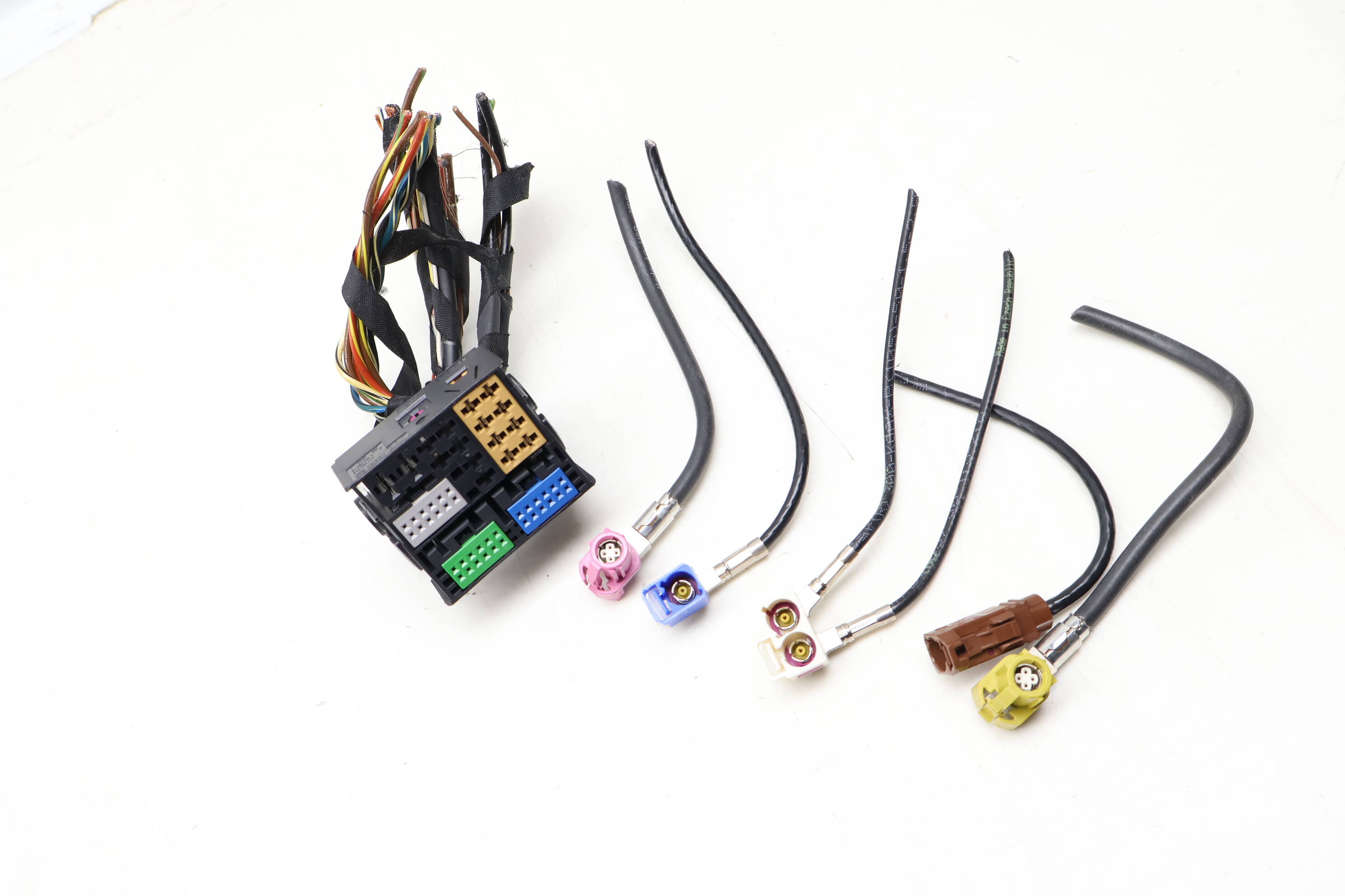 Bluetooth / Sd / Cd Control Unit Wiring Connector / Pigtail Set